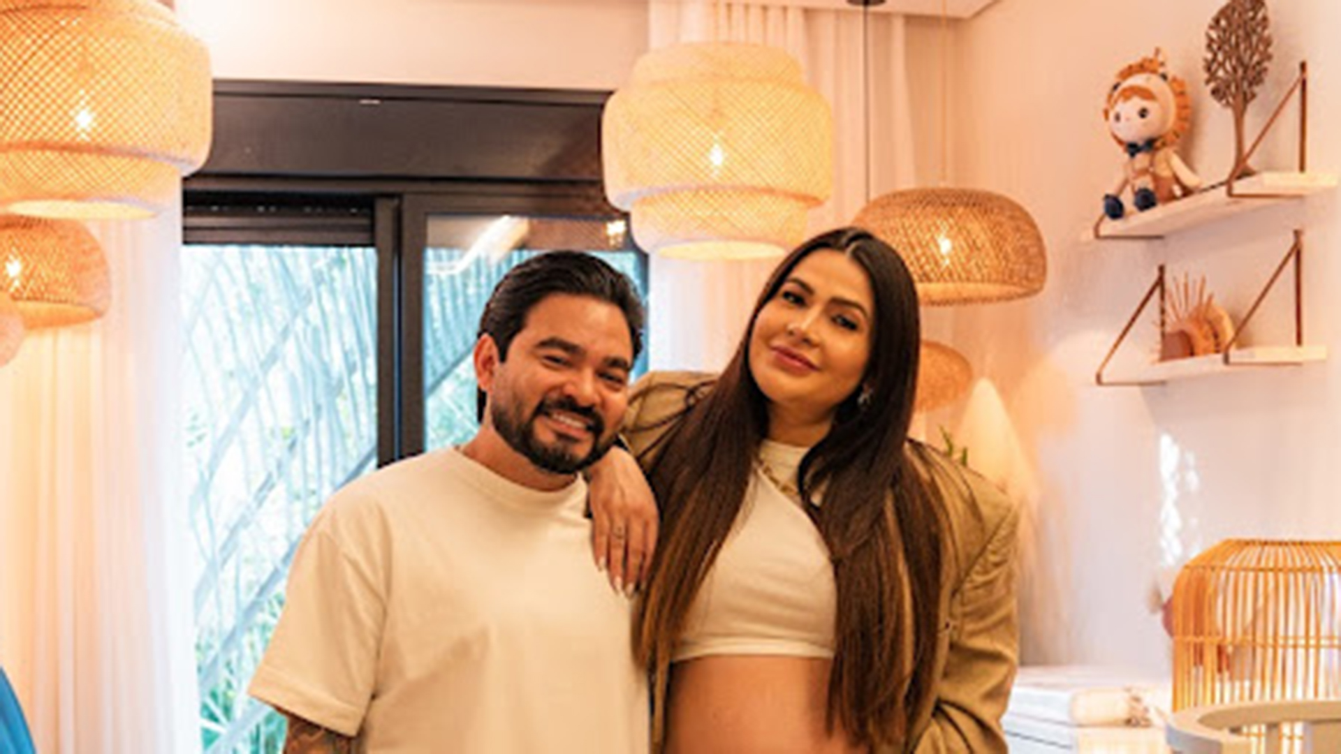 Yudi Tamashiro e Mila Braga mostram a decoração do quarto do primeiro filho