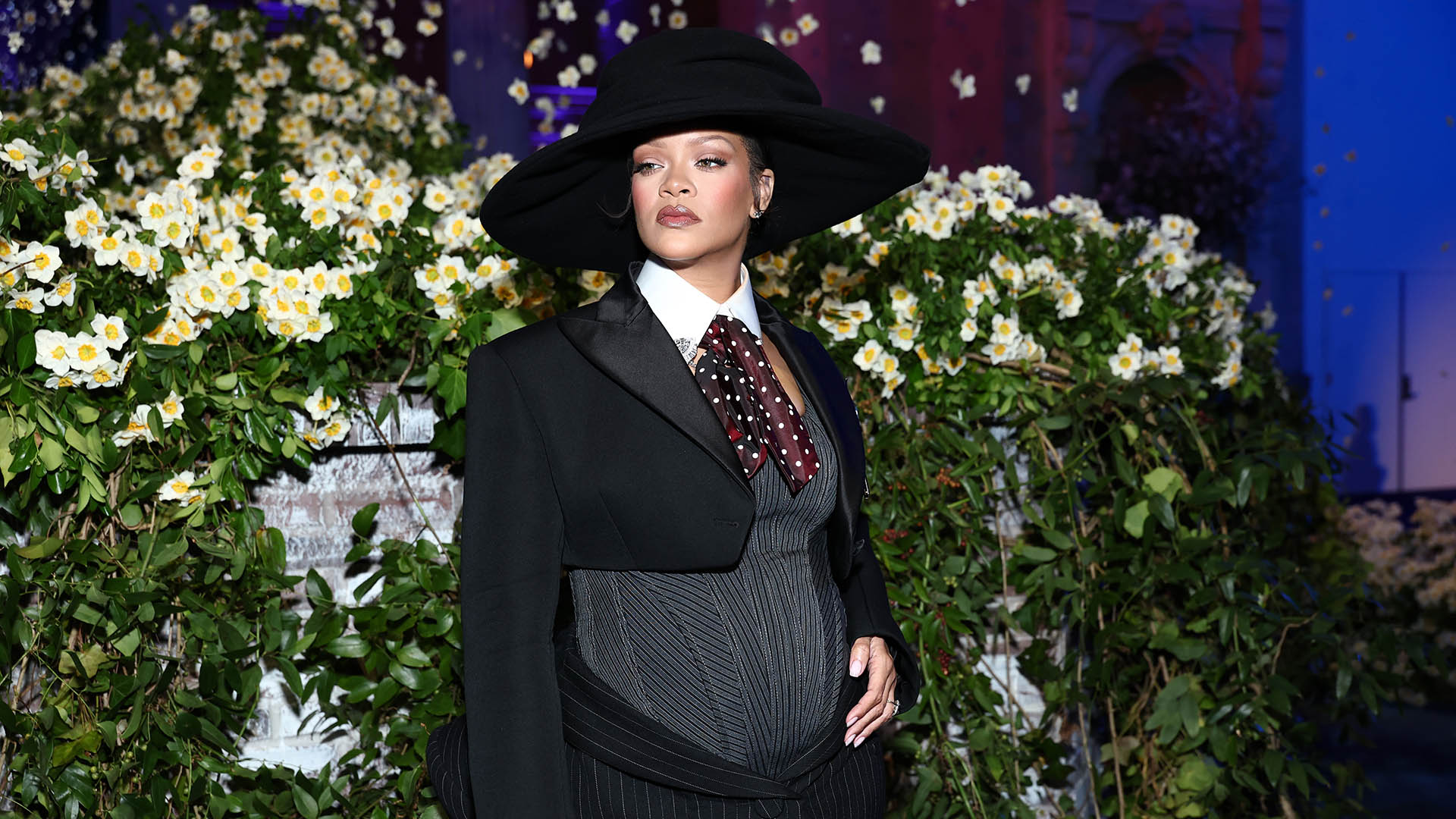 Por que Rihanna teve filhos com idades tão próximas? Fonte revela o motivo