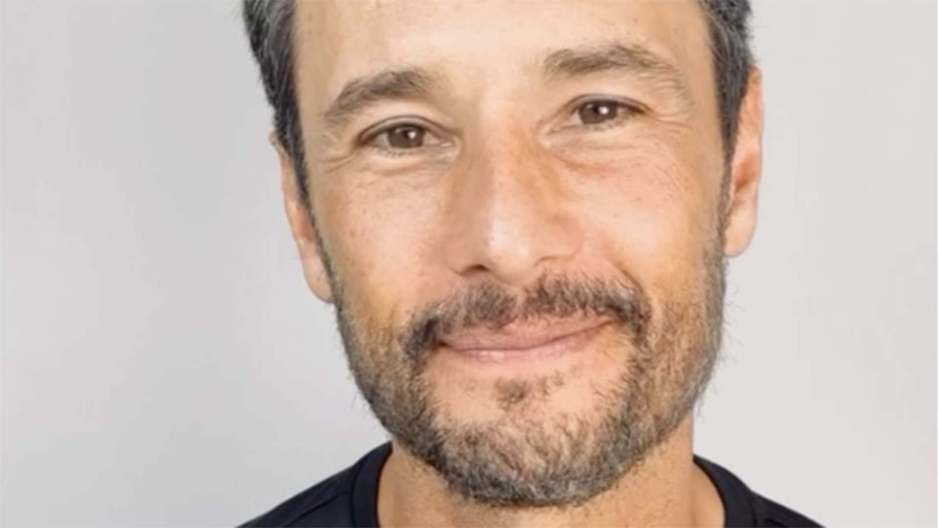 Filha caçula de Rodrigo Santoro surge enorme no colo da mãe