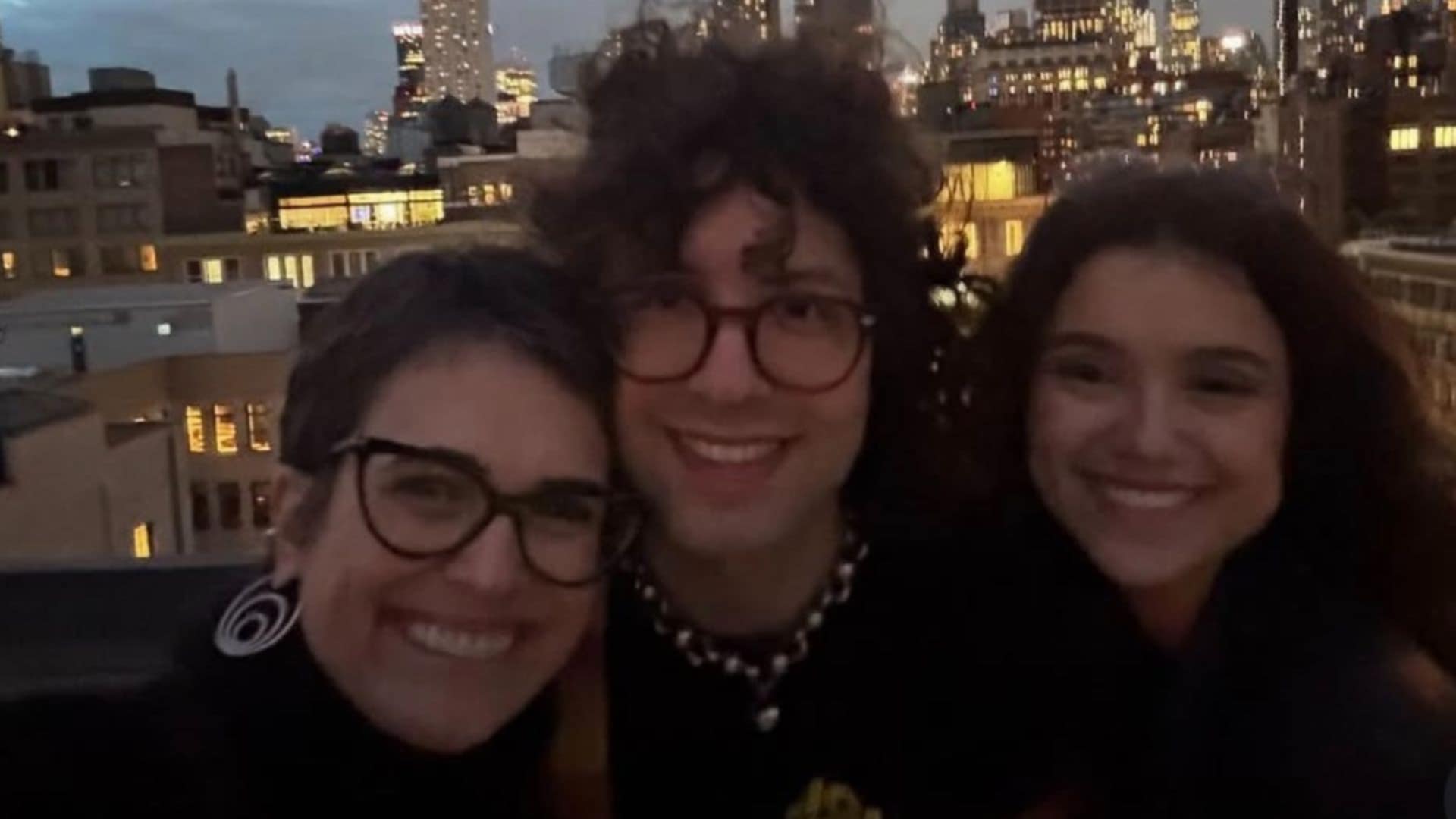 Com a filha, Sandra Annenberg festeja aniversário de Lucas Jagger; veja
