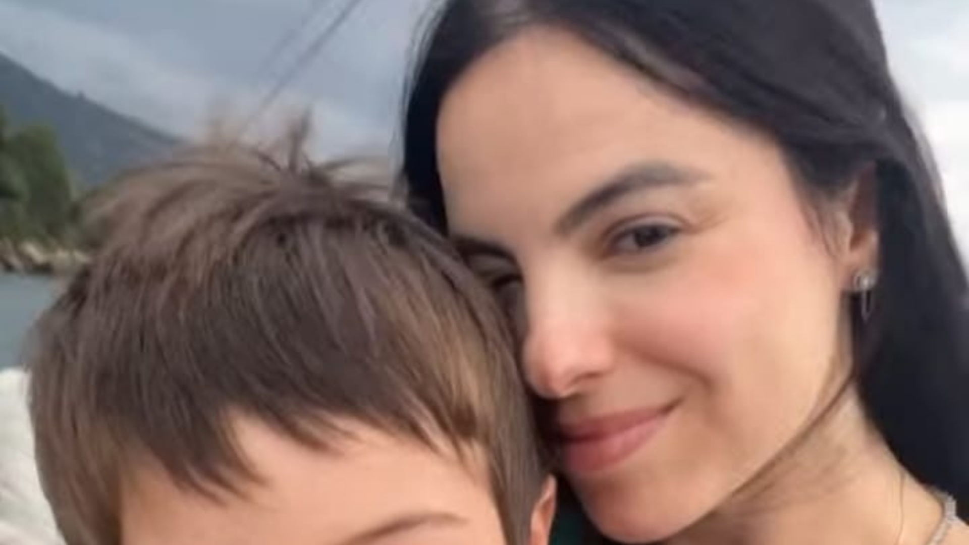 Sthefany Brito se derrete em foto com o filho mais velho: ‘Amor da minha vida’