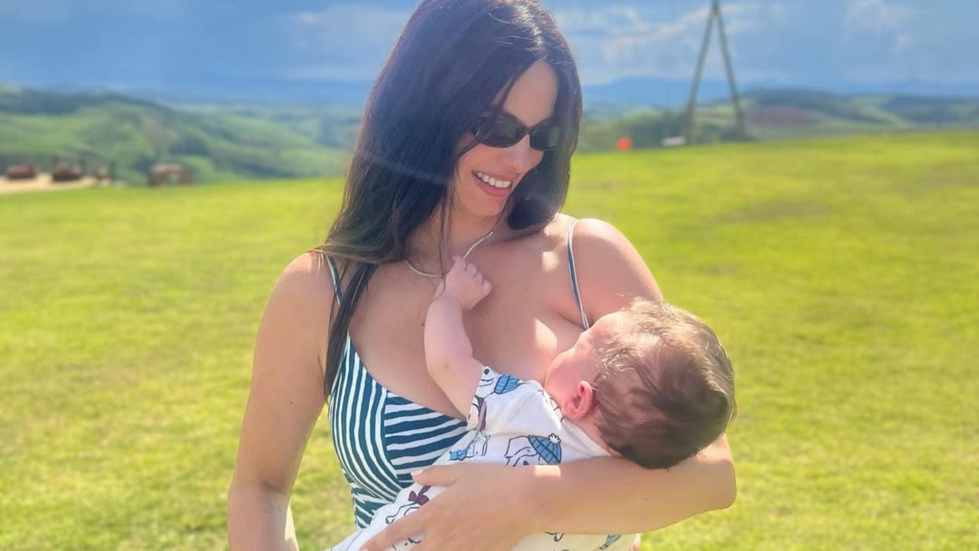 Sthefany Brito ganha festa de Dia das Mães na natação do filho caçula