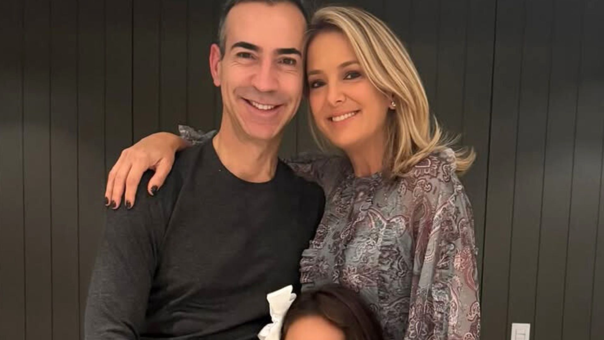 Ticiane Pinheiro abre álbum em família e ganha declaração de César Tralli