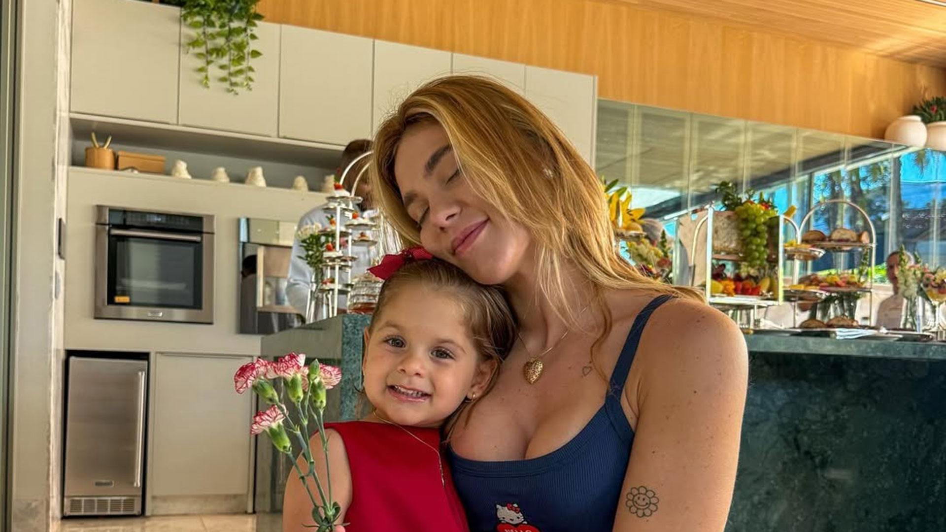 Virginia Fonseca ganha presente da filha após participar de CPI