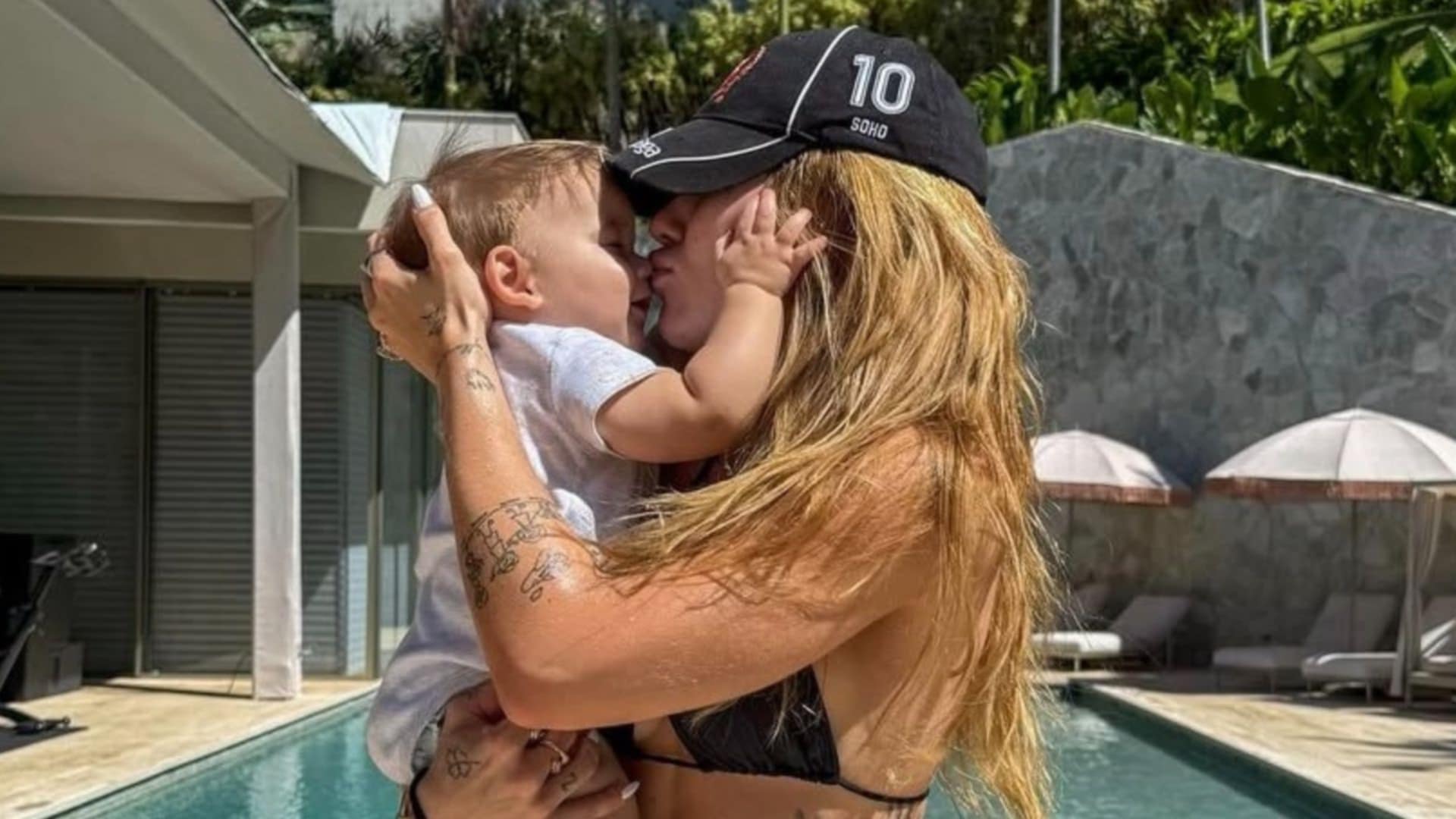 Após perder mais de 500 mil seguidores, Virginia surge de biquíni com o filho