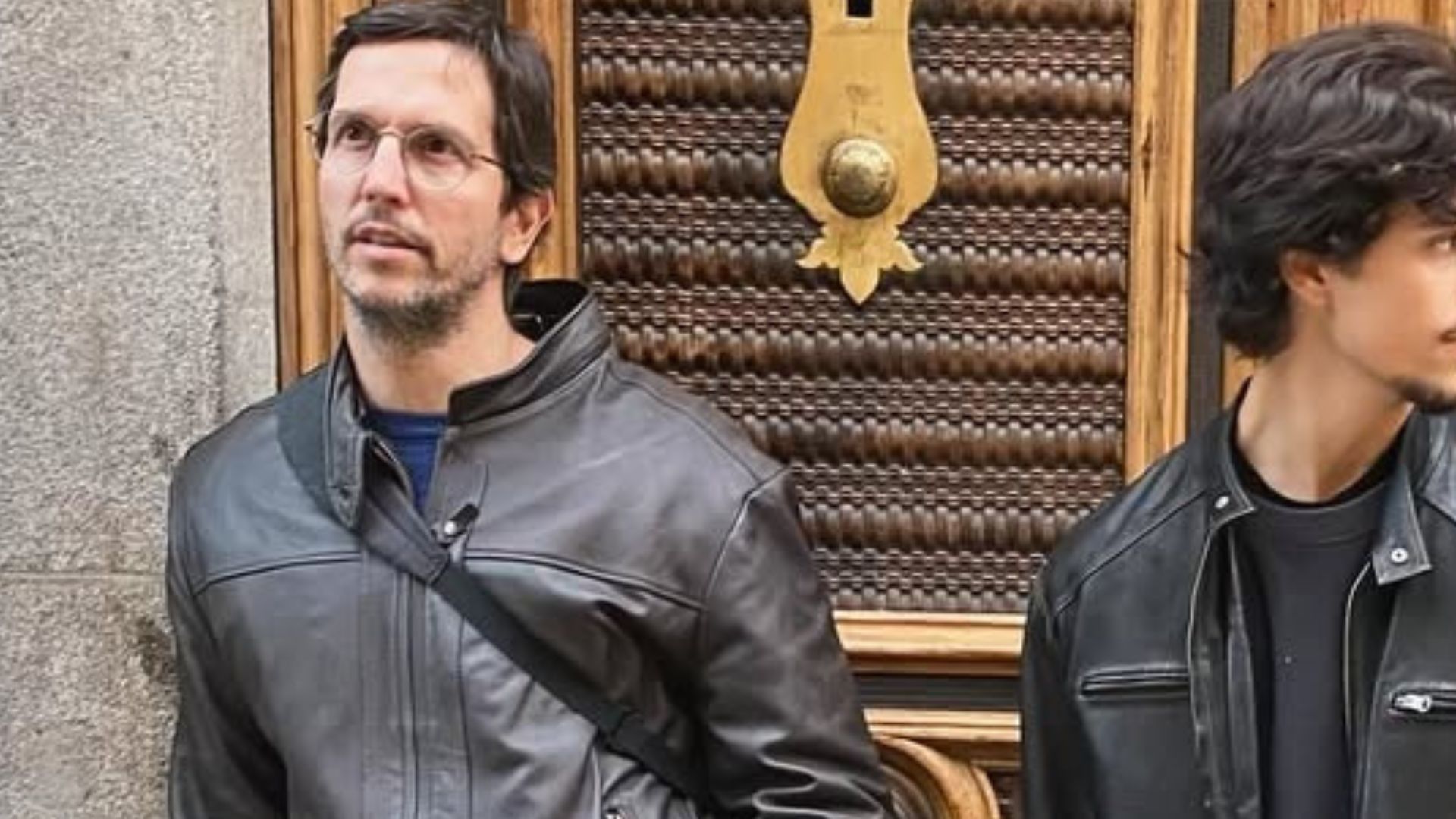 Vladimir Brichta curte passeio em Madrid ao lado do filho com Adriana Esteves