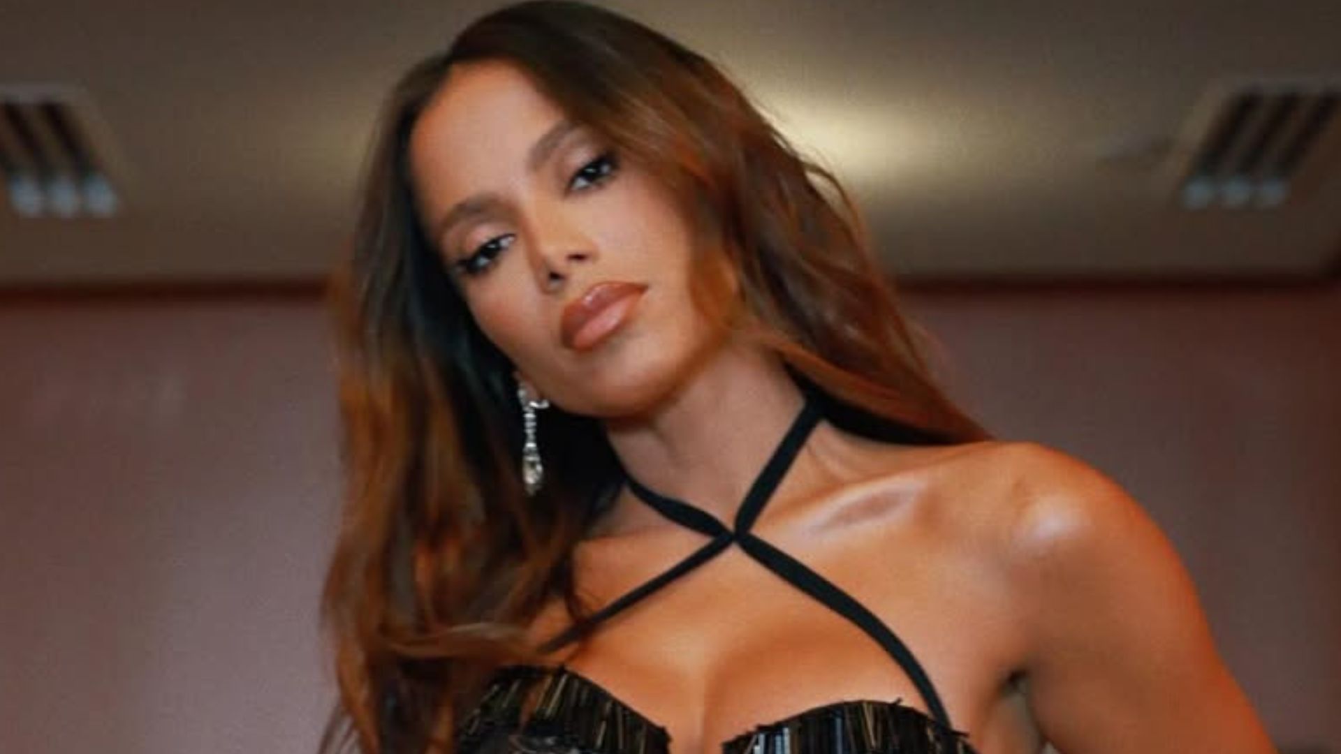 Anitta revela diagnóstico após cancelar show: ‘O tratamento é lento’