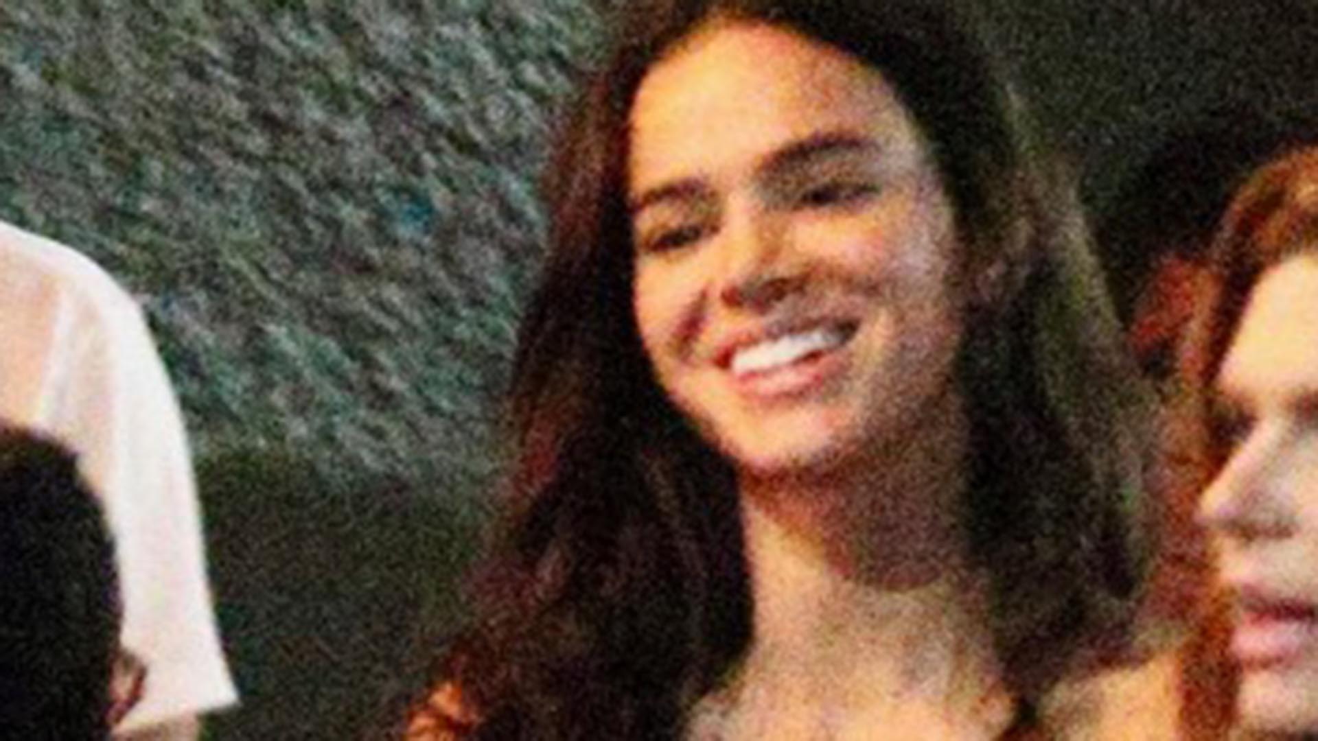 Bruna Marquezine curte noitada com os amigos no Rio de Janeiro