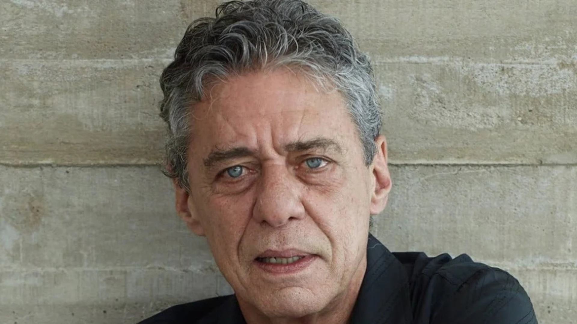 Médico faz alerta sobre recuperação de Chico Buarque após cirurgia no crânio: ‘Risco’