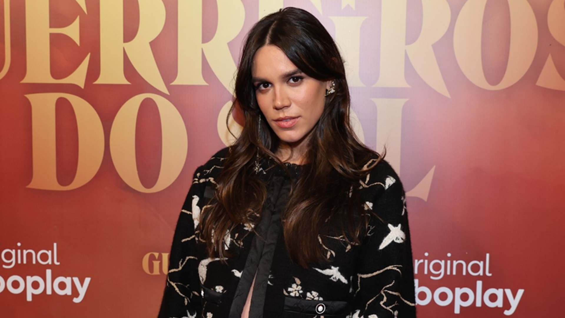Carla Salle revela que está grávida de Gabriel Leone e exibe a barriga em crescimento