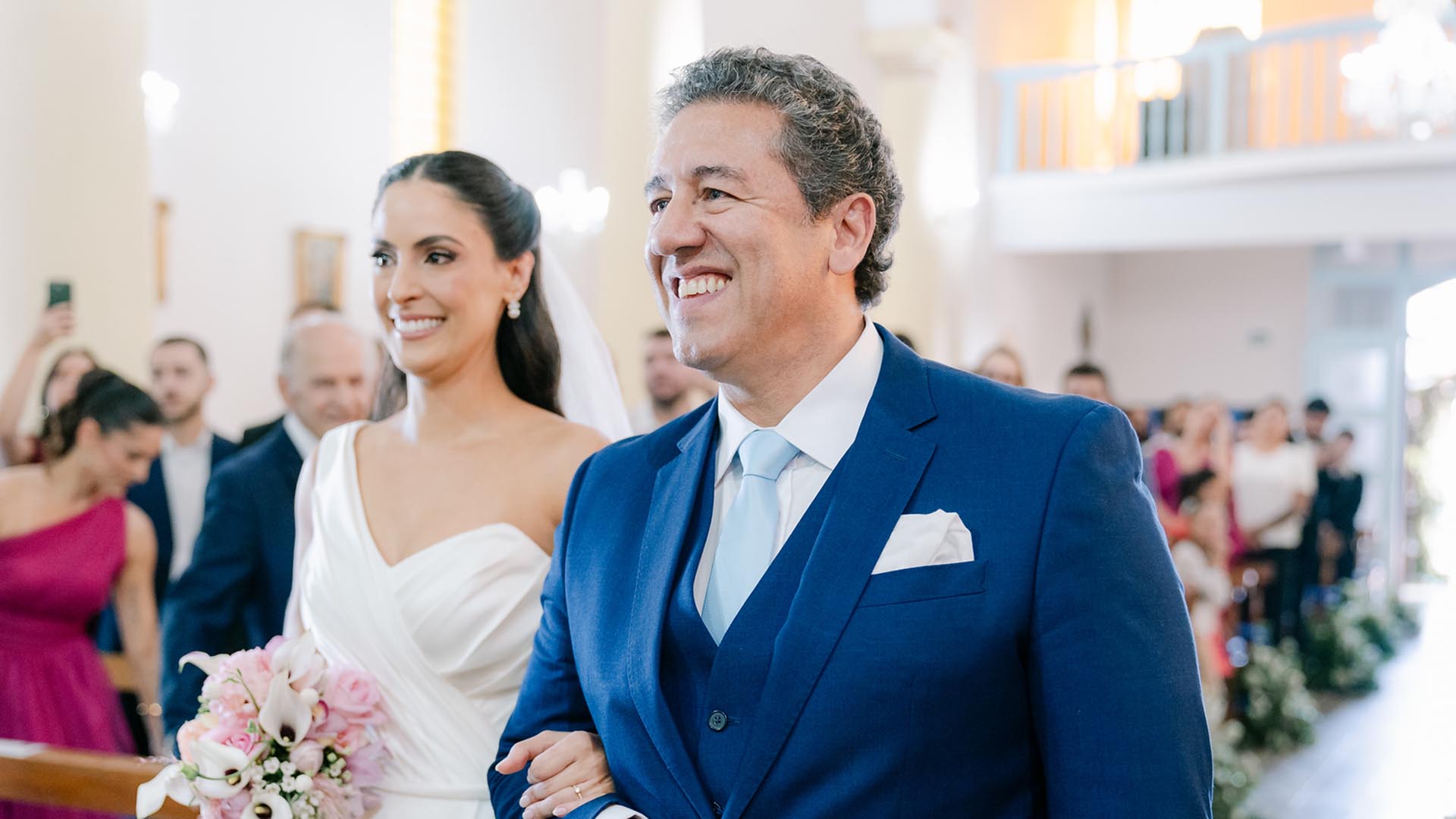 Altemar Dutra Jr se emociona no casamento da filha, Isabela