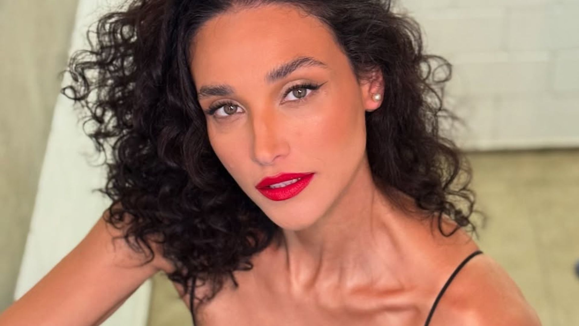 Débora Nascimento fala sobre bissexualidade: ‘Celebrando o orgulho’