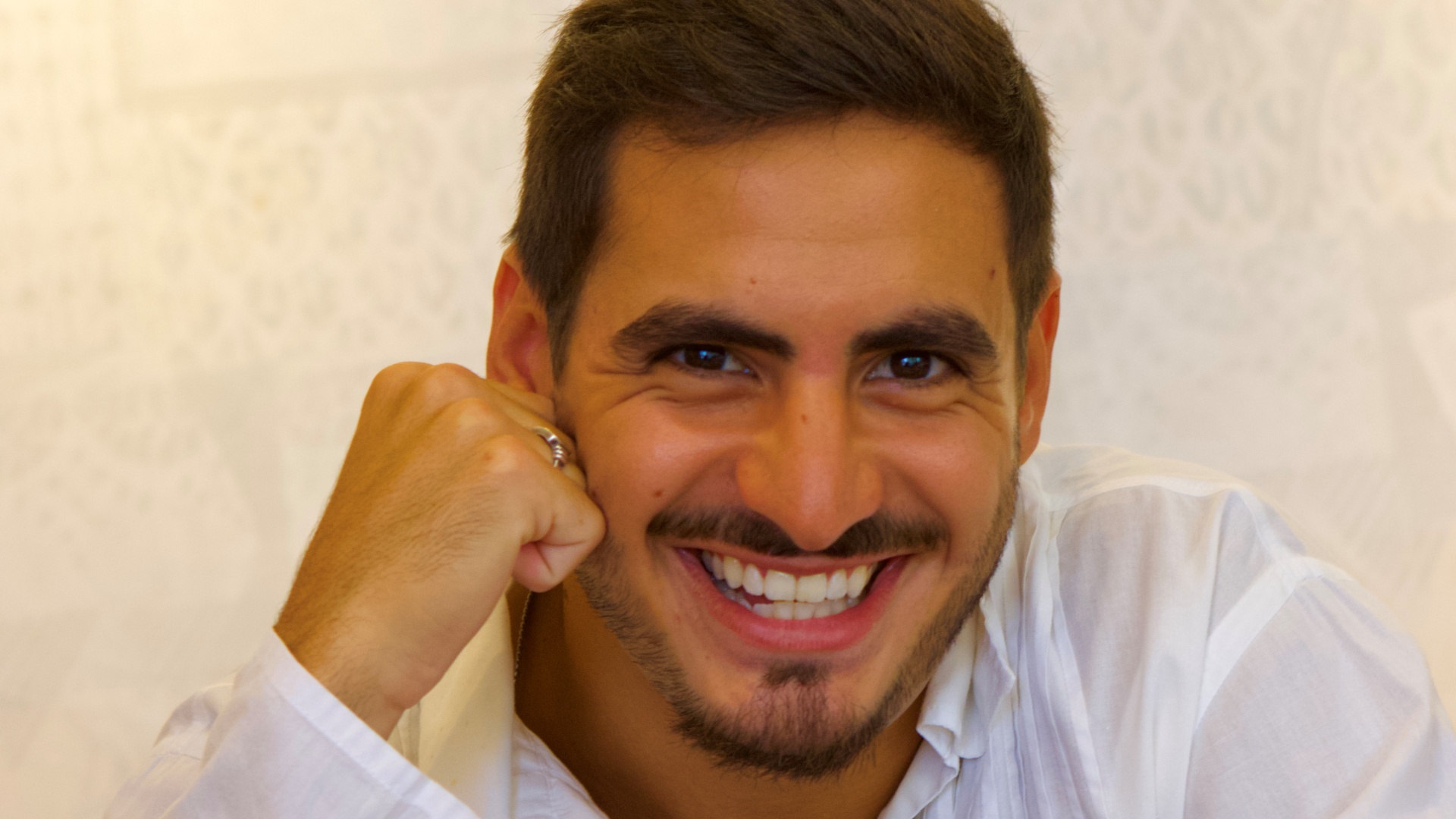 Conheça Diogo Tarré, ator que interpreta Romualdo em Guerreiros do Sol