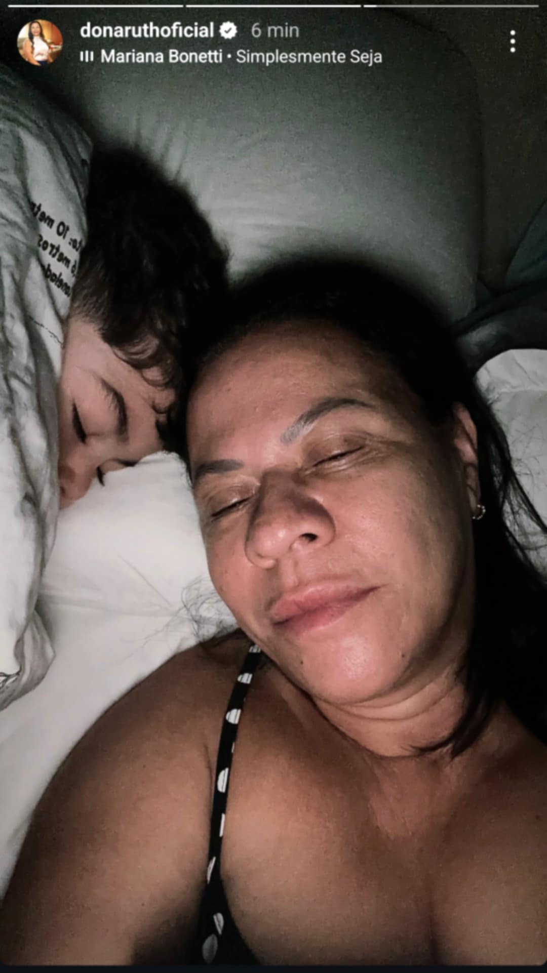 Dona Ruth posta foto com o neto