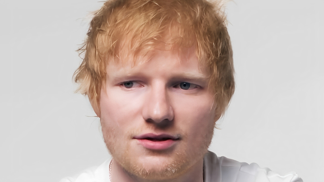 Ed Sheeran realiza cirurgia delicada nos olhos e médico avalia: ‘Transforma a vida’