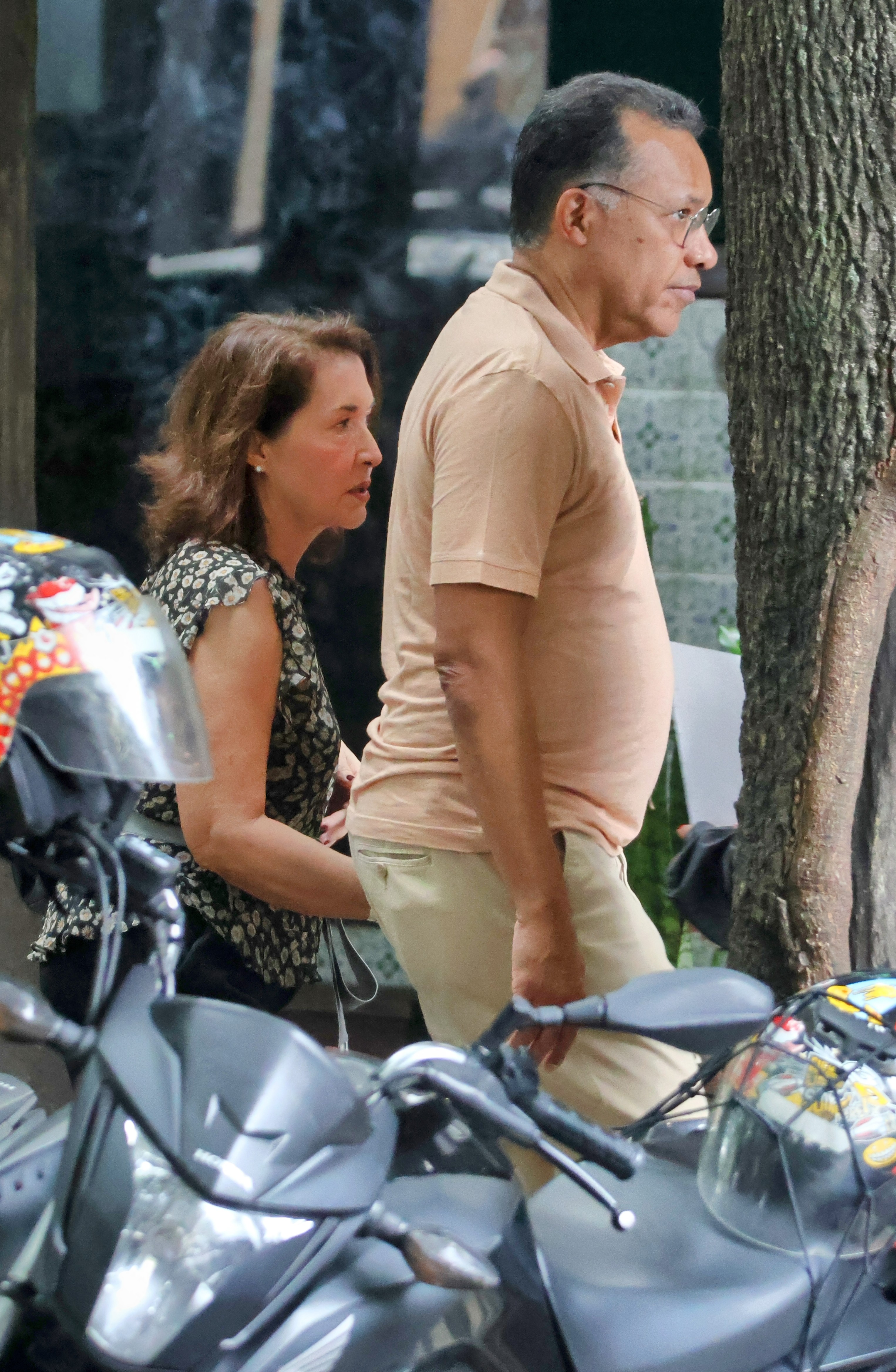 Heraldo Pereira curte passeio com a esposa - Foto: Dan Delmiro / AgNews