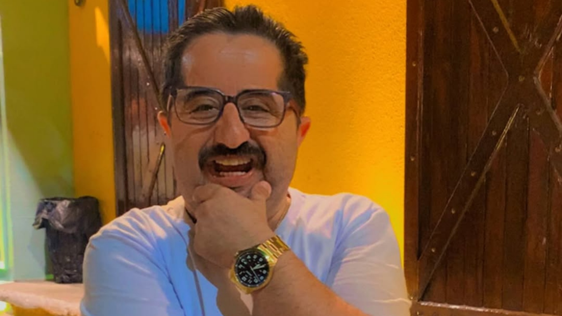 Humorista sai da Record de ambulância após queda no ‘Acerte ou Caia’