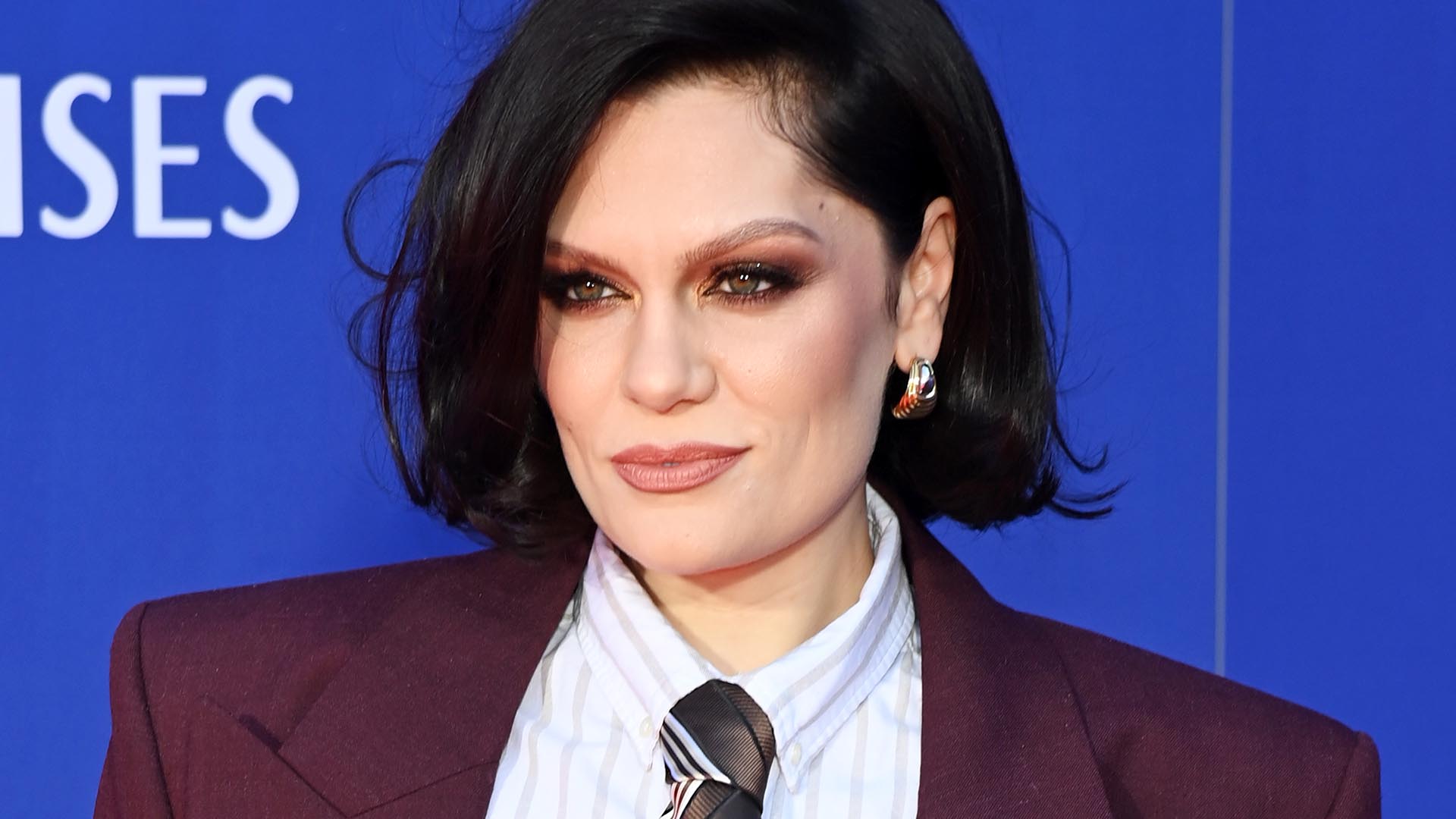 Médica revela como é a reconstrução após cirurgia do câncer de Jessie J