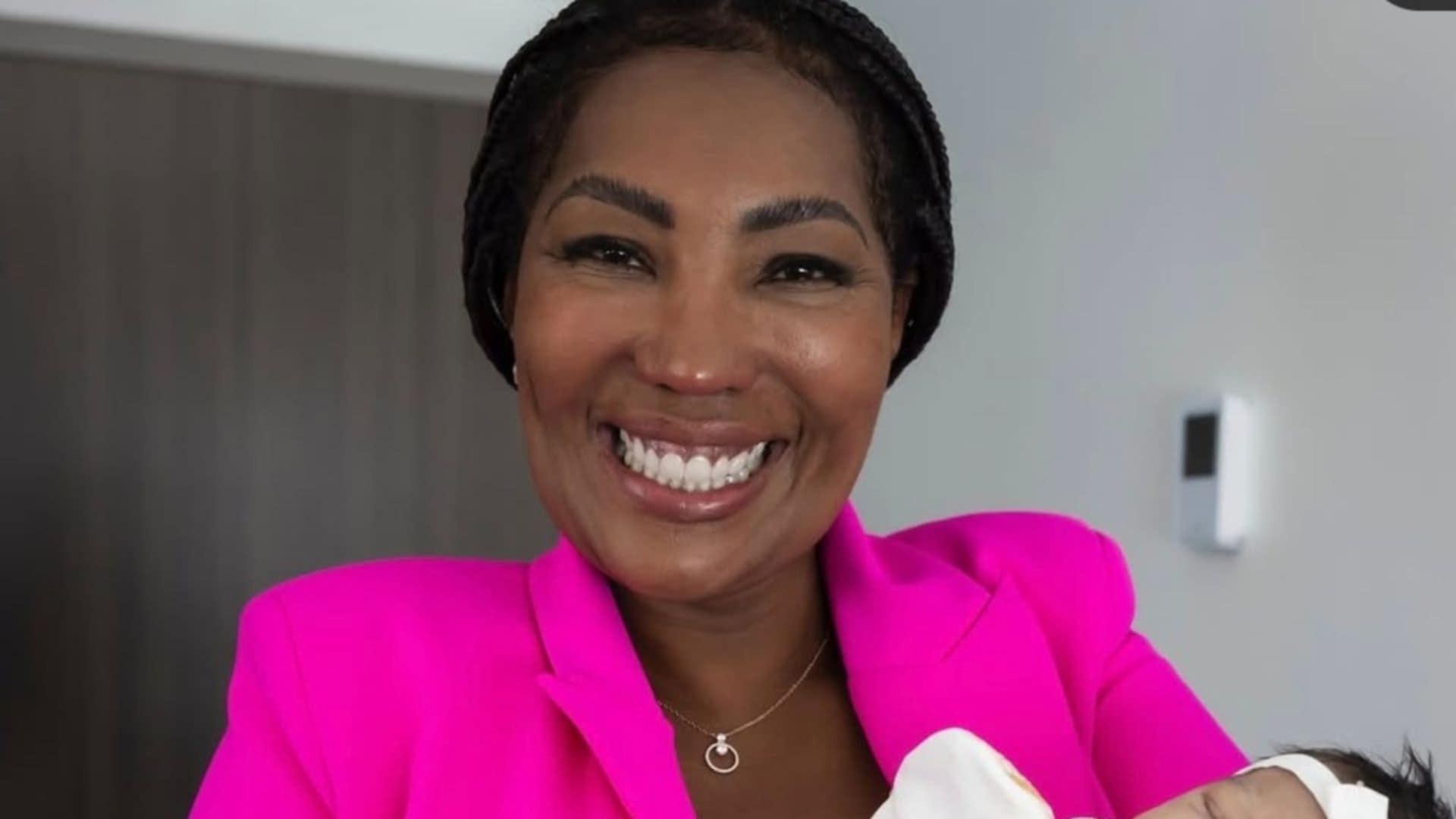 Mãe de Ludmilla mostra o rostinho da neta em fotos encantadoras; veja