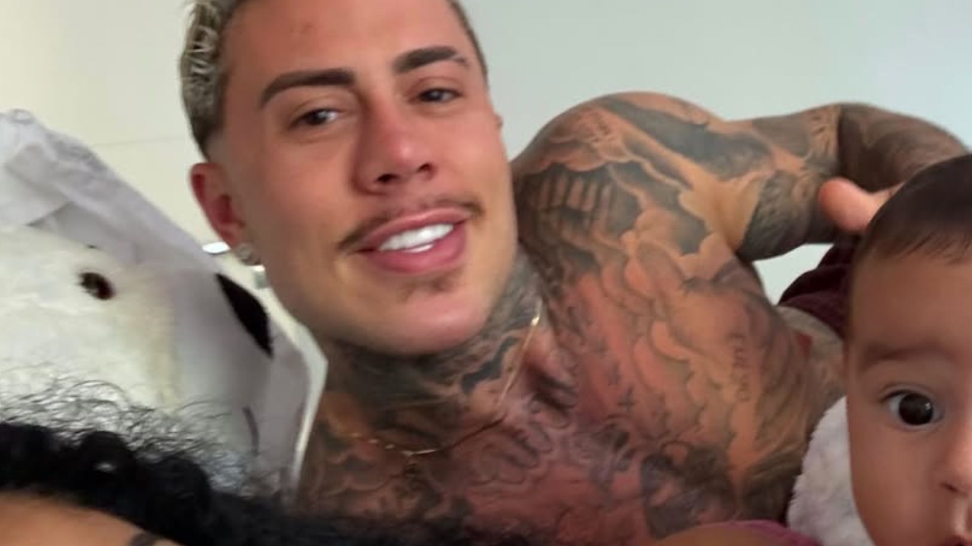 MC Daniel posta fotos inéditas do filho e fãs apontam semelhança: ‘A cara do pai’