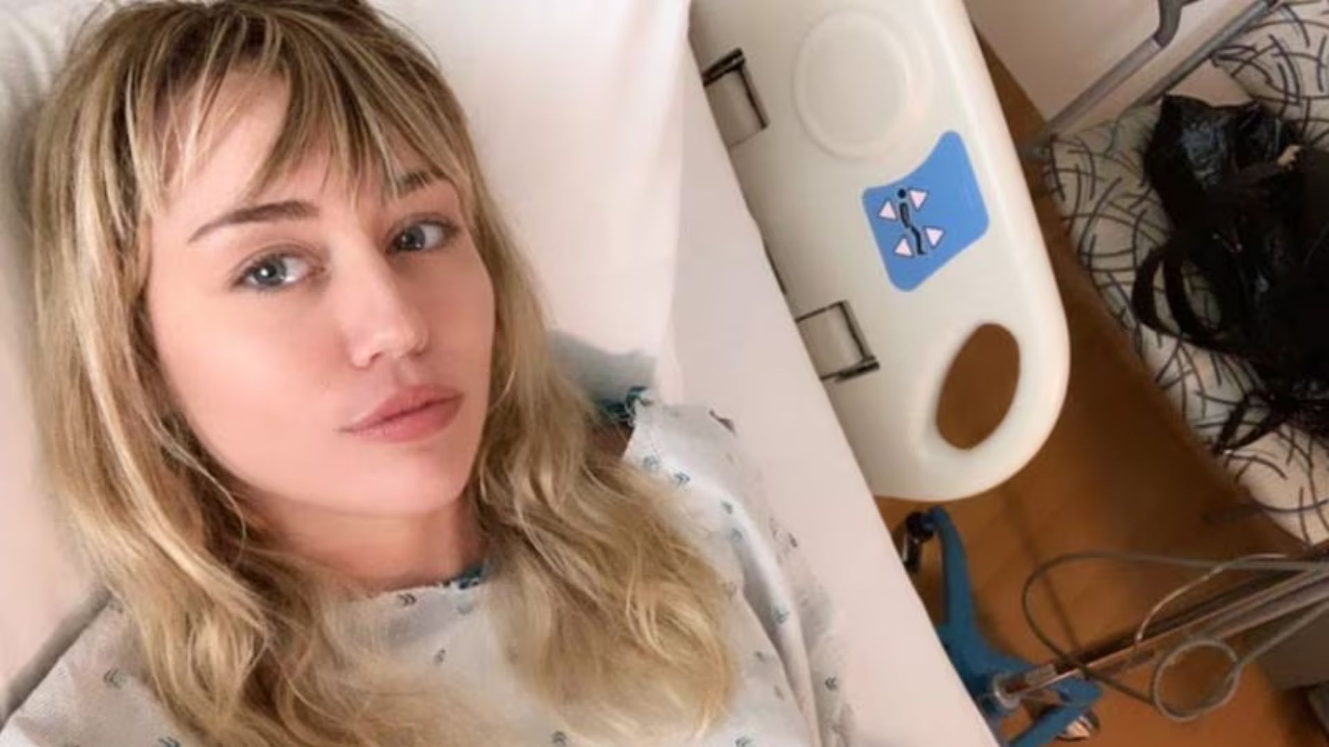 Após rolar na Calçada da Fama, Miley Cyrus vai à UTI e médica alerta: ‘Pode evoluir’