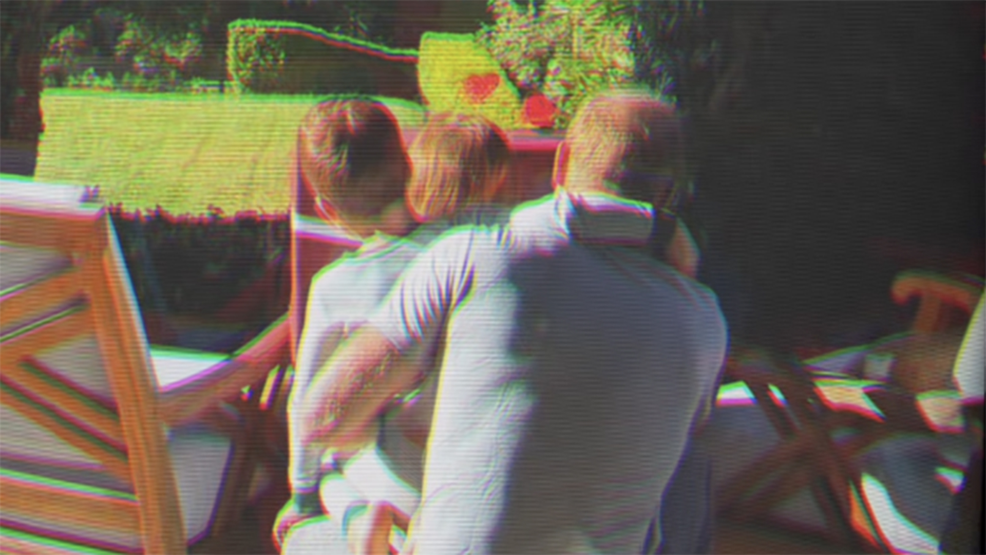 Príncipe Harry surge em imagens fofas com seus dois filhos