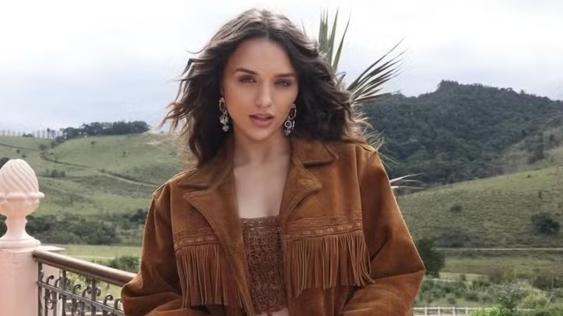 Rafa Kalimann exibe a barriga de gravidez da 1º filha com look ‘country’