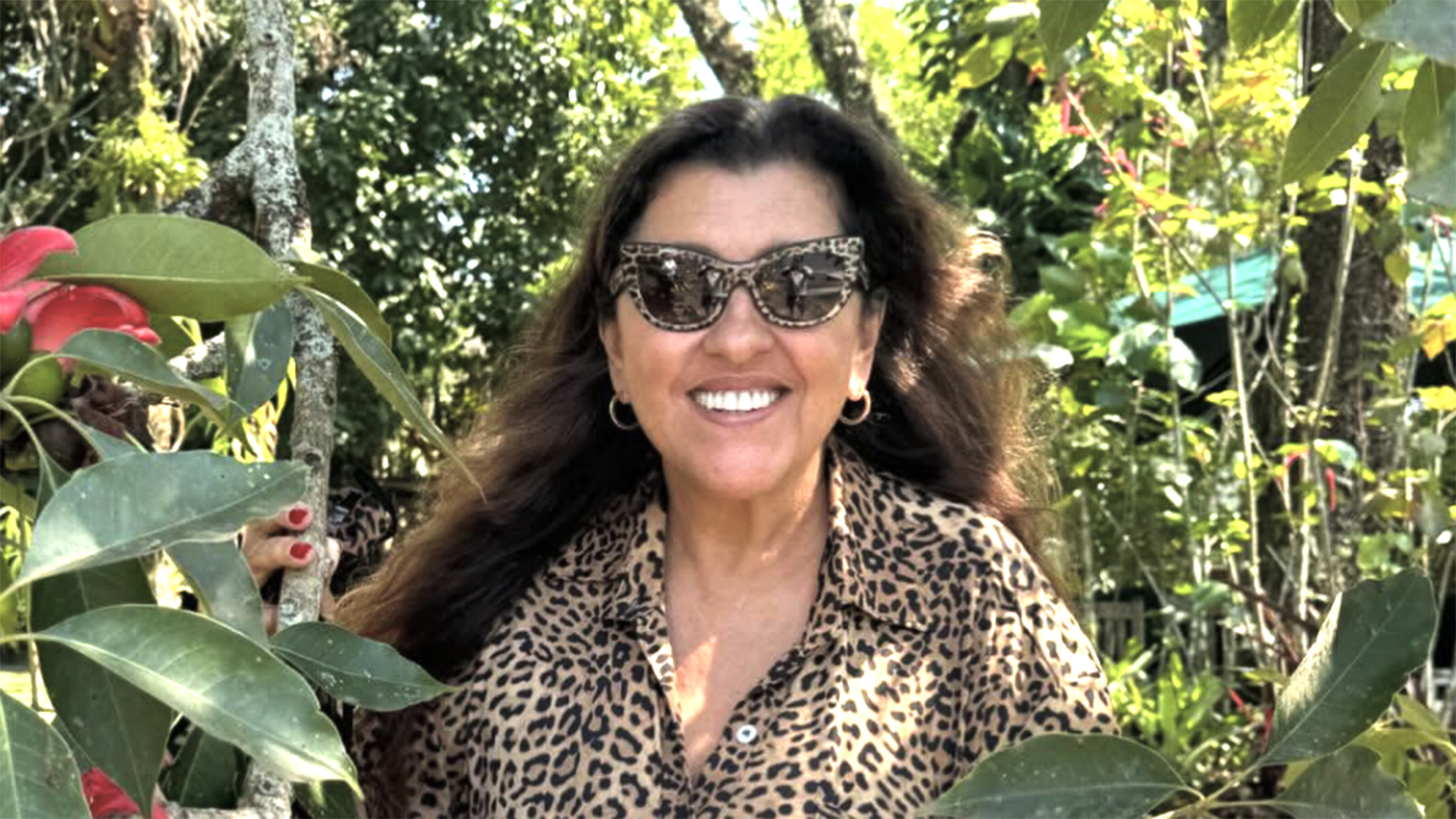 Regina Casé abre as portas de sua casa em Mangaratiba