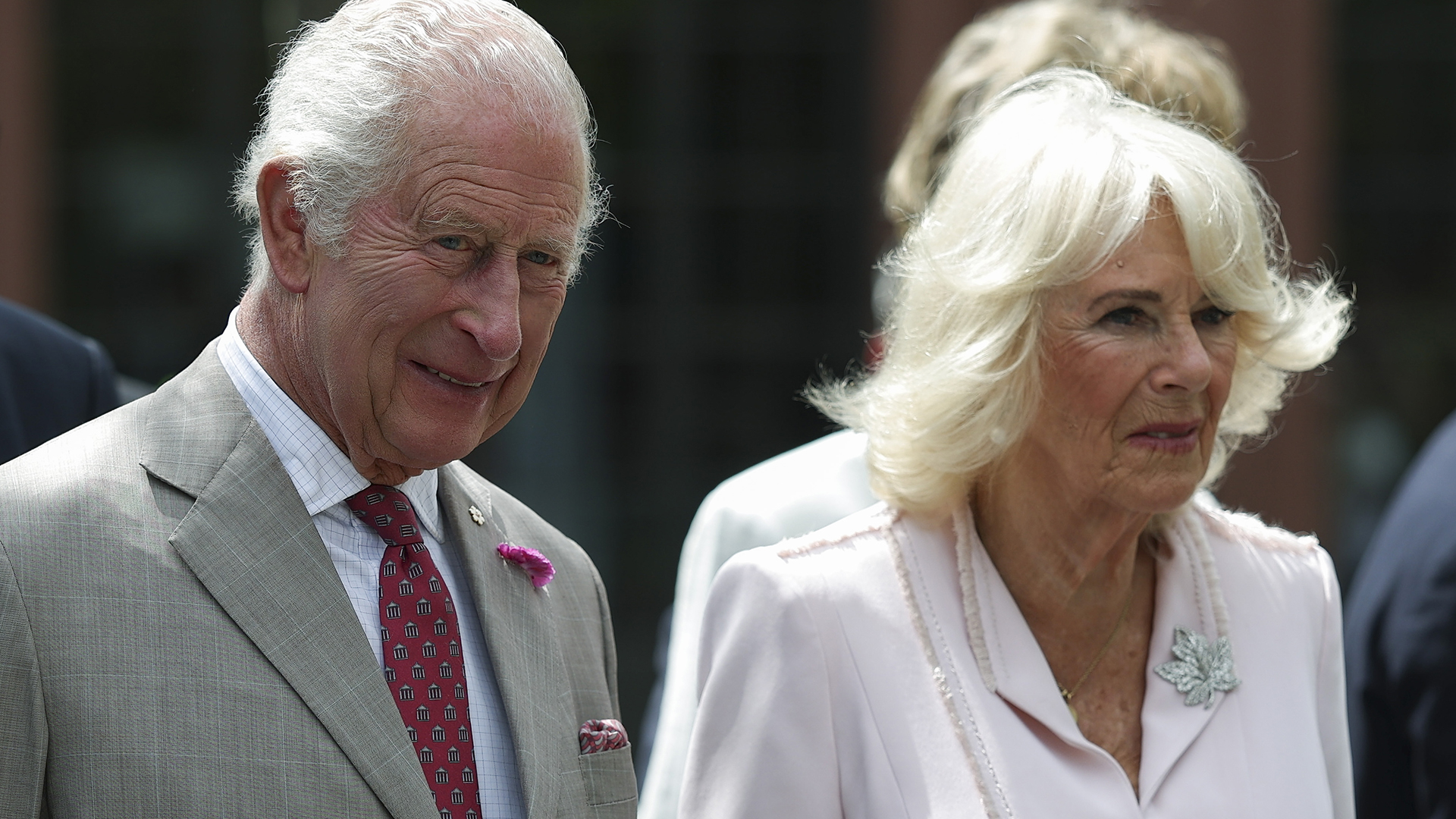 Qual é a posição da Rainha Camilla na briga de Rei Charles e príncipe Harry?