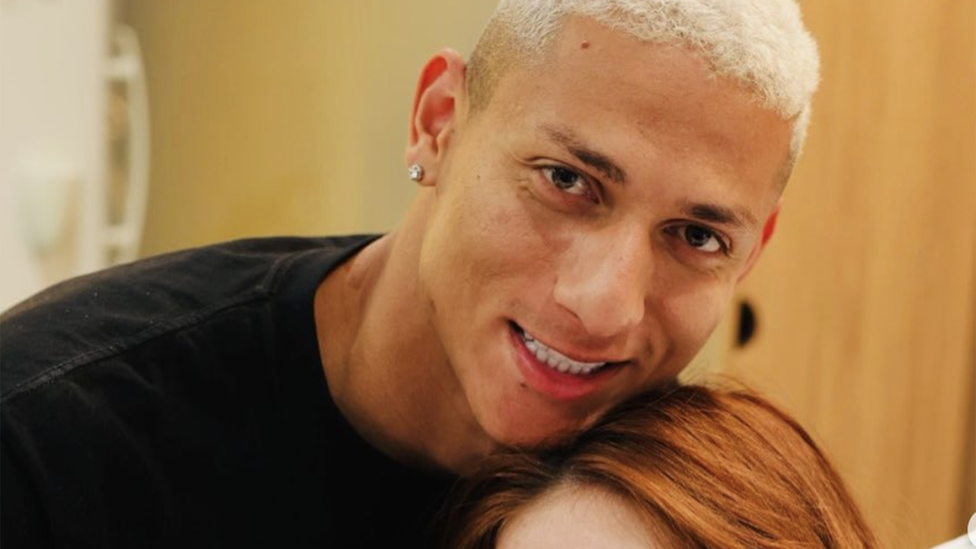 Jogador Richarlisson anuncia o nascimento do filho
