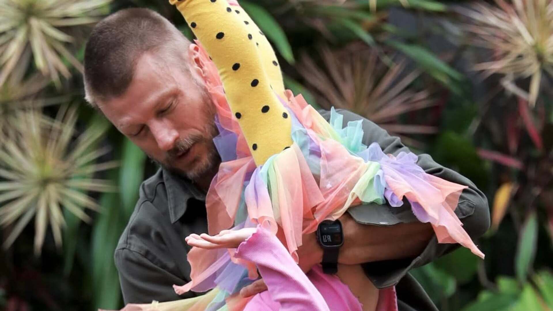 Rodrigo Hilbert encanta com foto rara da filha; veja como ela está