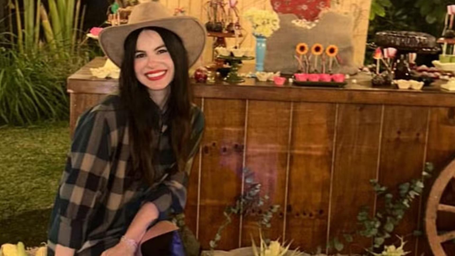 Sthefany Brito compartilha registros de sua festa de aniversário