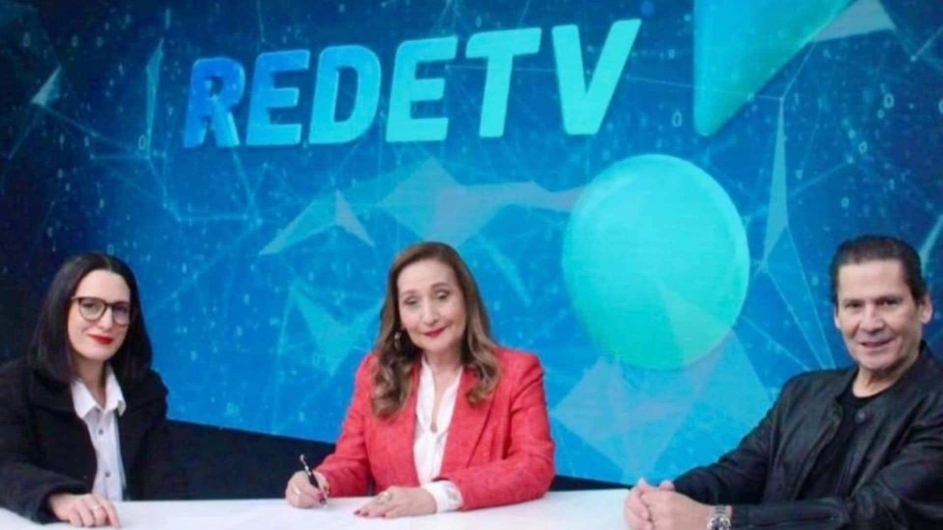 Após boatos, Sonia Abrão renova contrato com RedeTV! por mais quatro anos