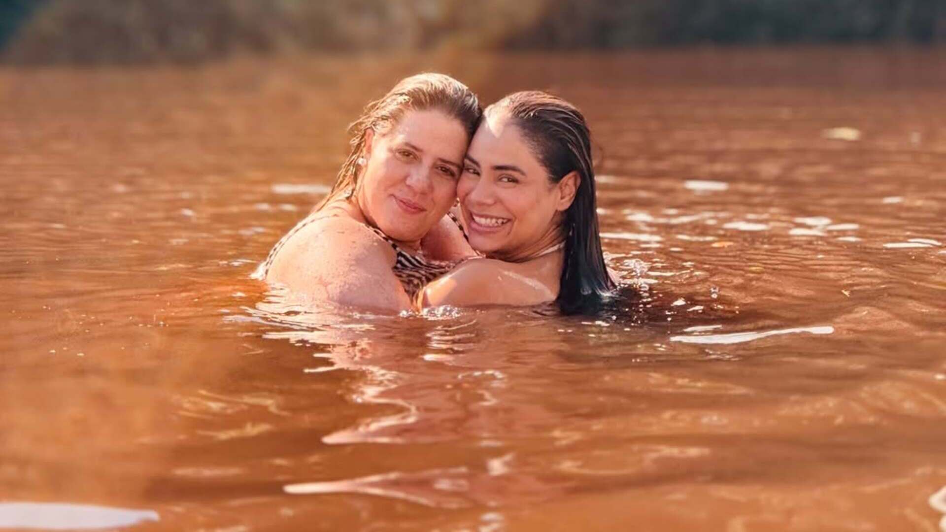 Tati Machado e Lexa viajam juntas após perderem seus bebês