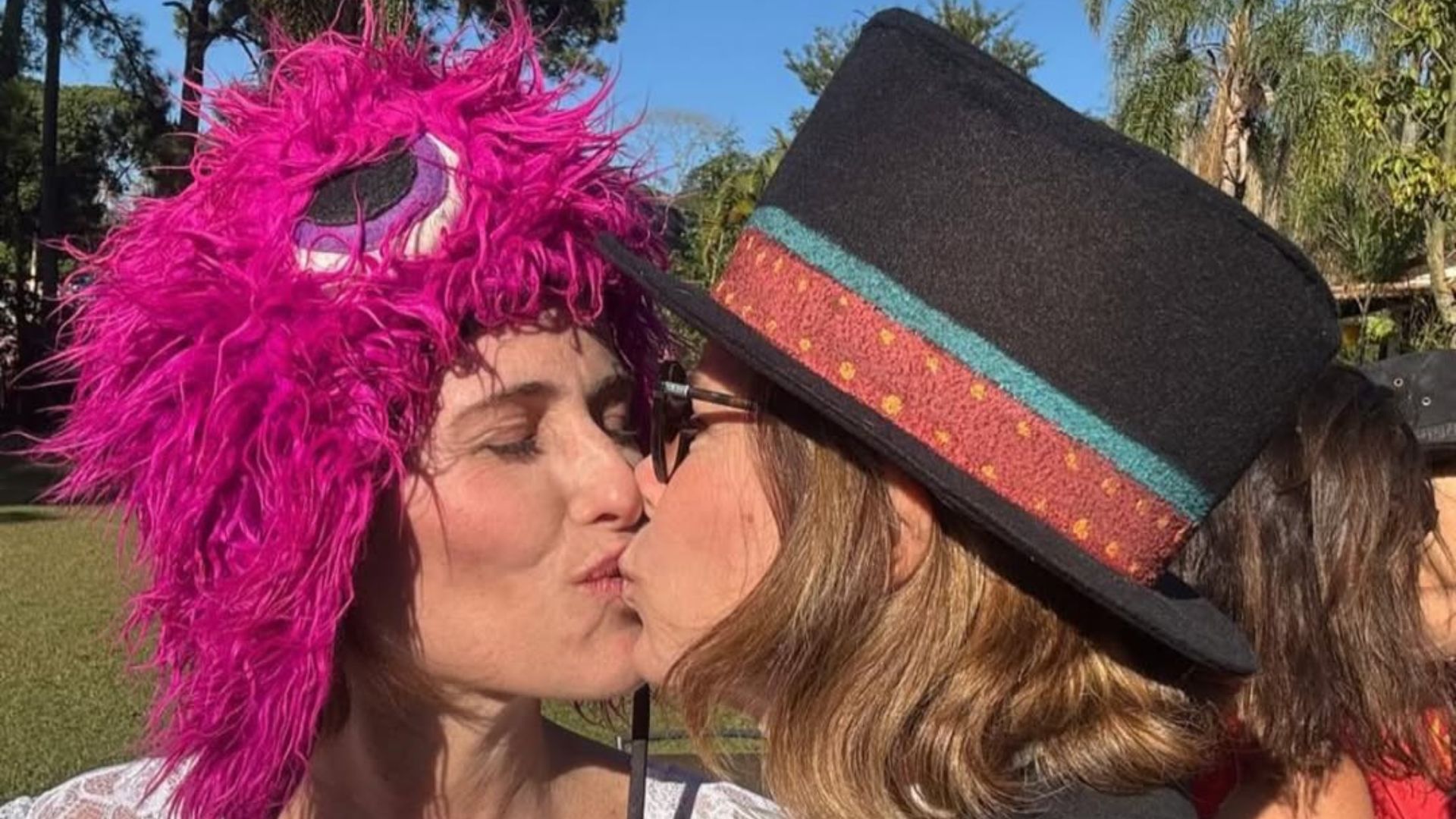 Vera Zimmermann e Luciana Ramanzini encantam ao realizarem casamento junino: ‘Sorte’