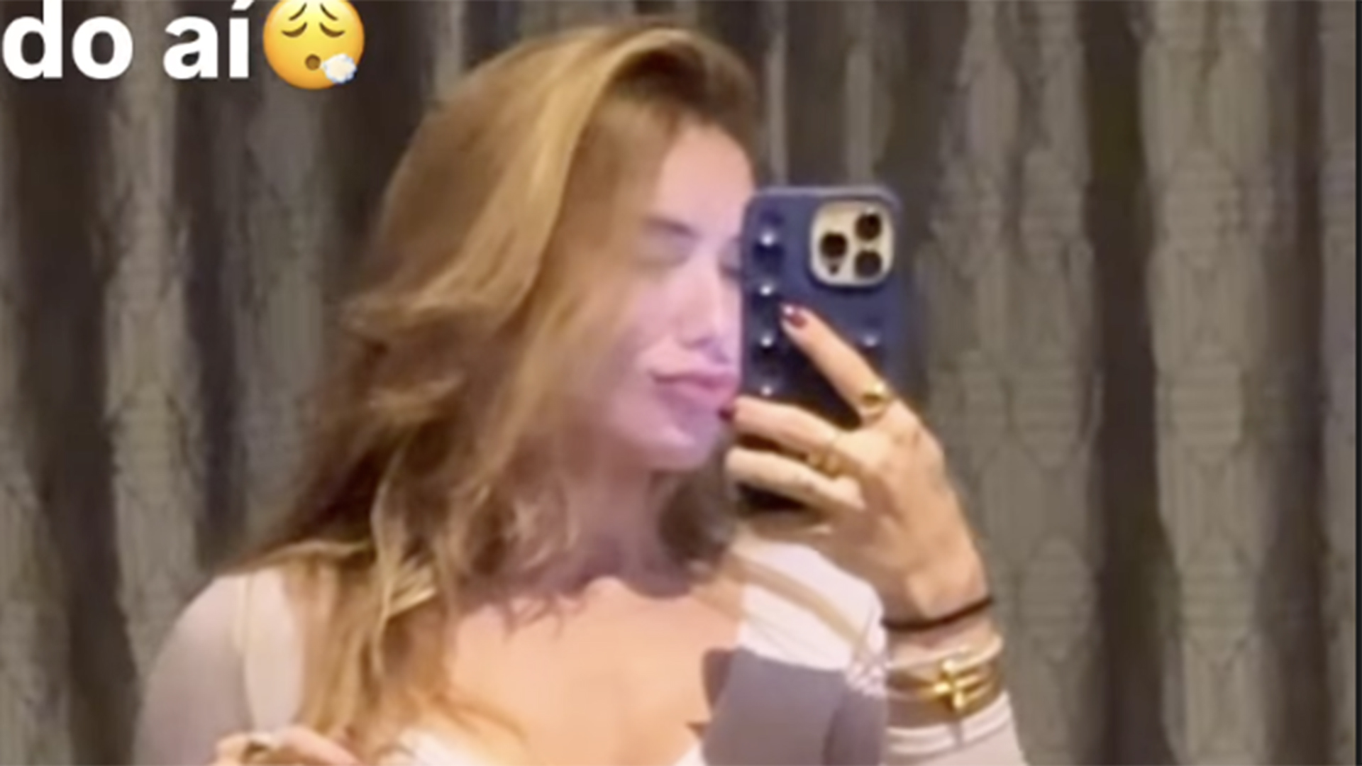 Virginia Fonseca ostenta a barriga trincada ao surgir só de pijama