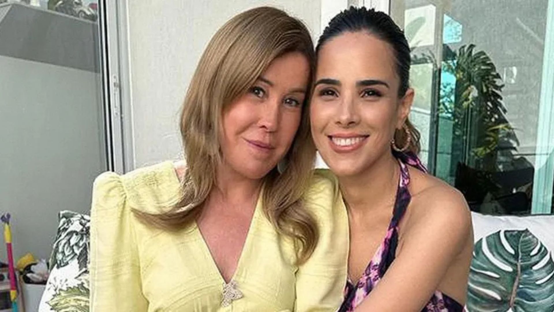 Longe da mãe, Wanessa Camargo surpreende ao mostrar fotos antigas com ela