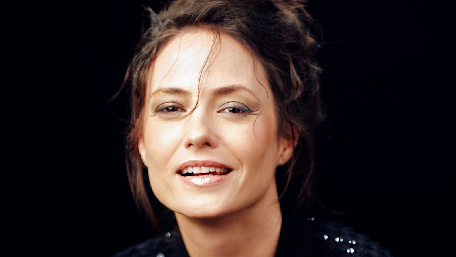 Rosanne Mulholland confessa transformação com a maternidade: ‘Precisei de um tempo’