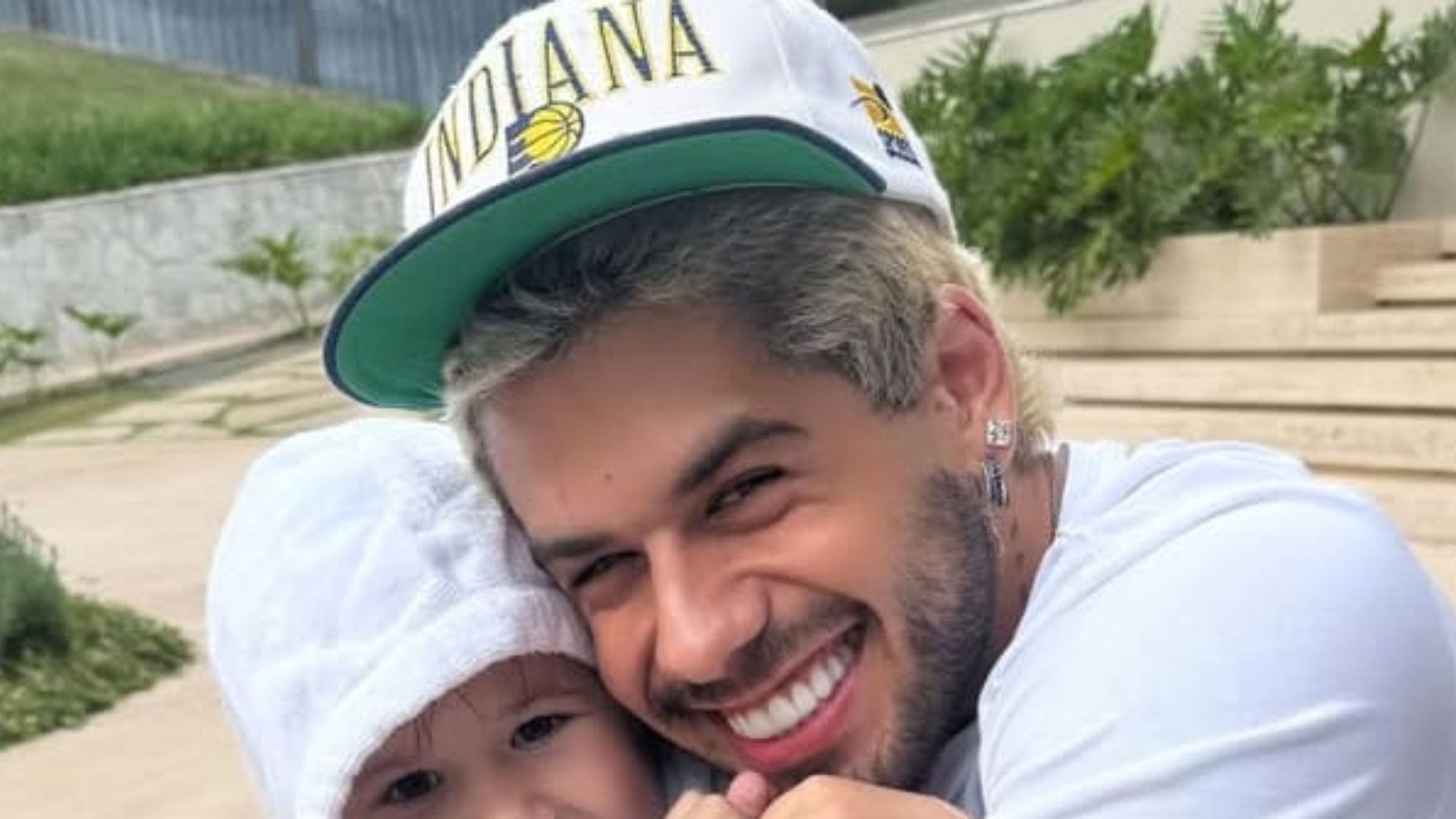 Zé Felipe encanta ao surgir agarradinho com a filha mais velha: ‘Te amo’