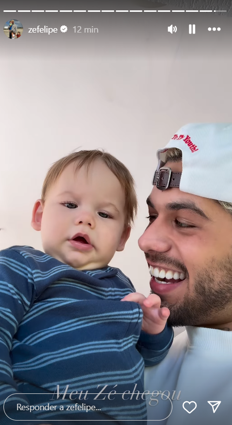 Z&eacute; Felipe &eacute; surpreendido pelas filhas ao voltar para casa - Foto: Reprodu&ccedil;&atilde;o/Instagram