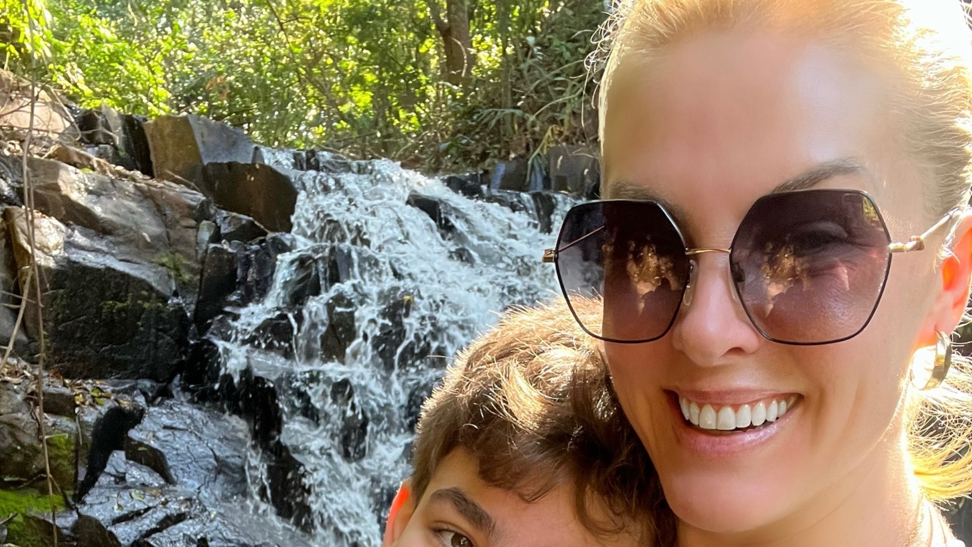 Ana Hickmann posta foto inédita com o filho em viagem: ‘Melhor companheiro’