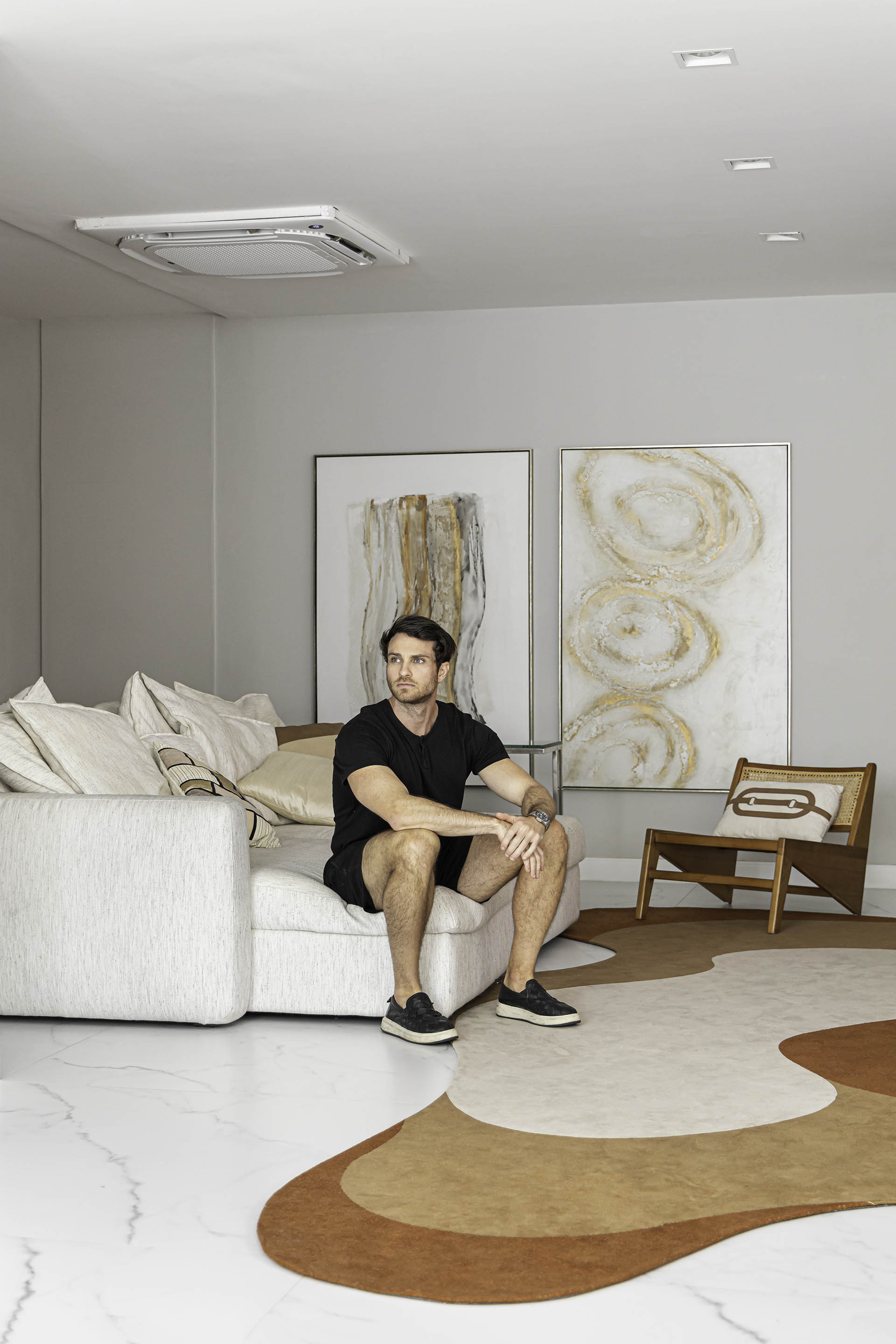 Ex-BBB Lucas Bissoli mostra seu apartamento - Foto: Camila Santos