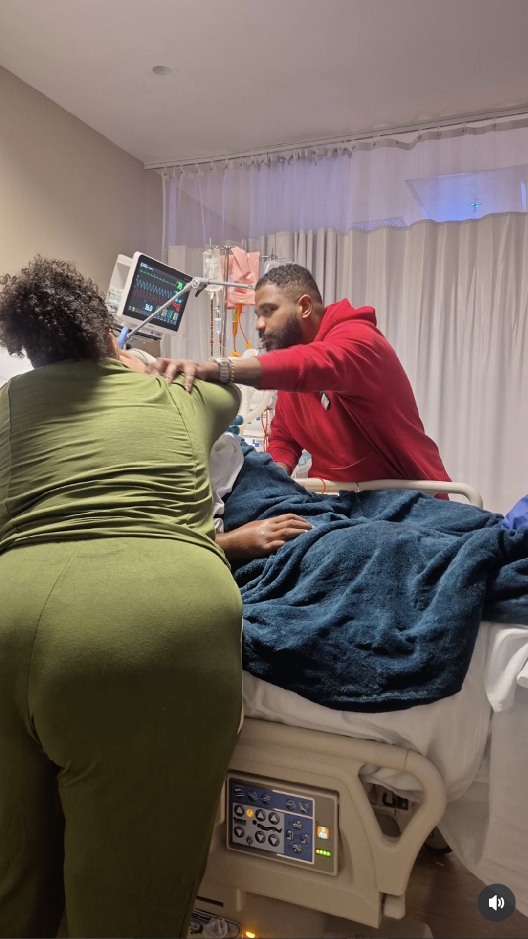 Arlindo Cruz e os filhos no hospital - Foto: Reprodu&ccedil;&atilde;o / Instagram