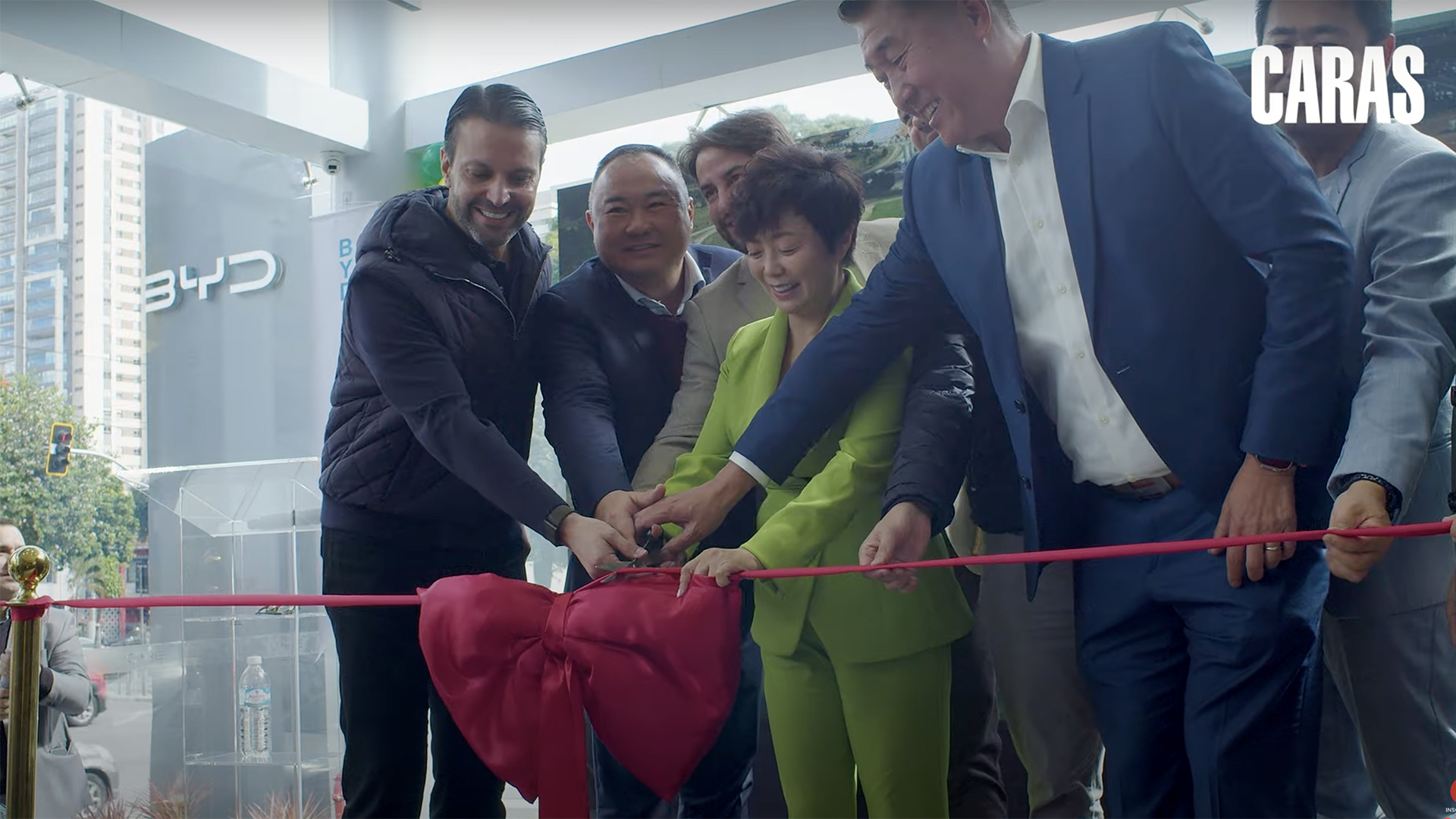 BYD inaugura nova concessionária em São Paulo e anuncia fábrica no Brasil