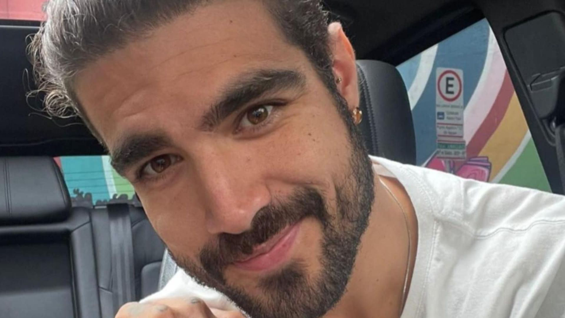 Saiba quem são as famosas que já namoraram Caio Castro