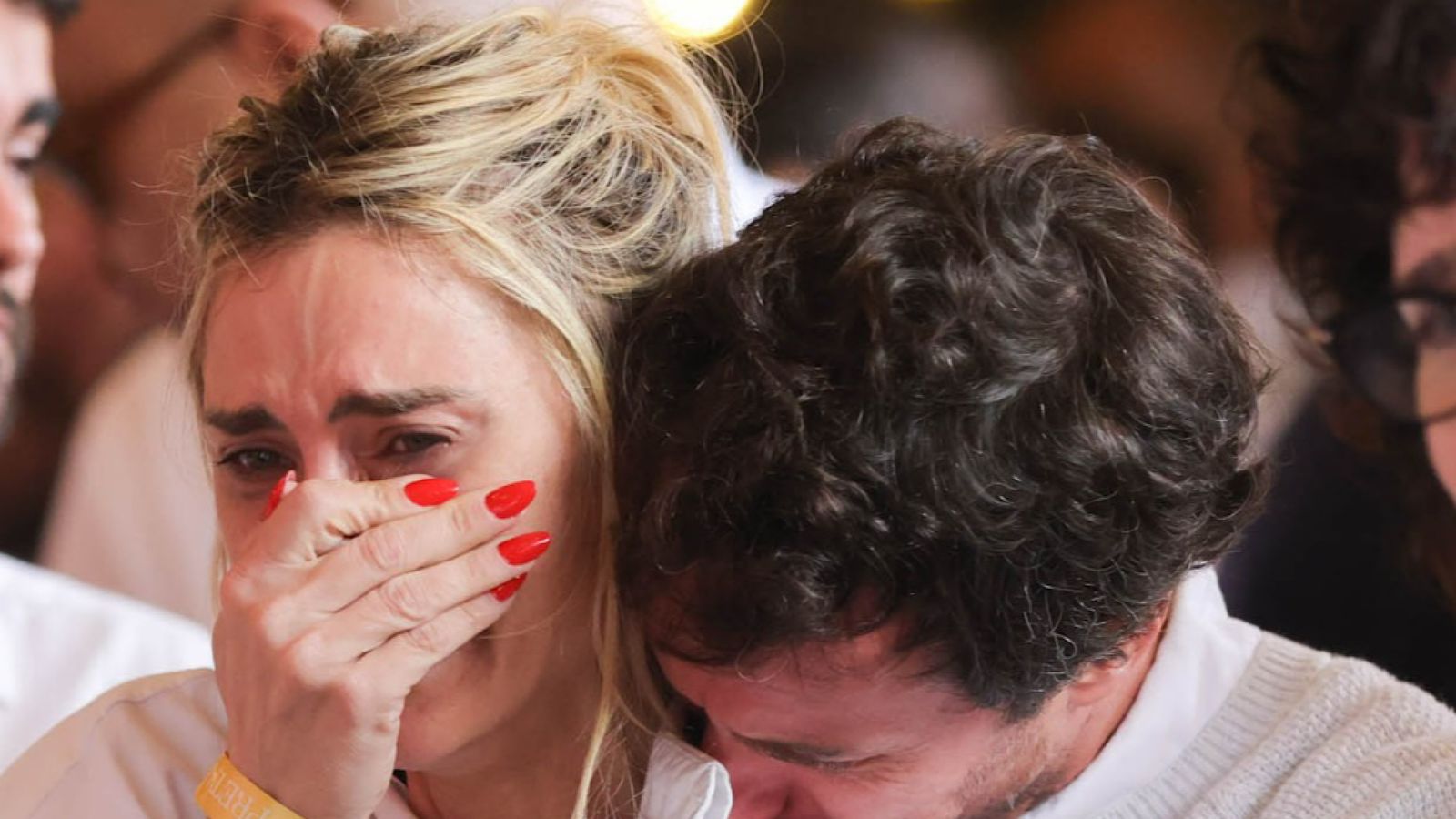 Especialista avalia ato de Carolina Dieckmmann no velório de Preta Gil: ‘Profundamente humano’