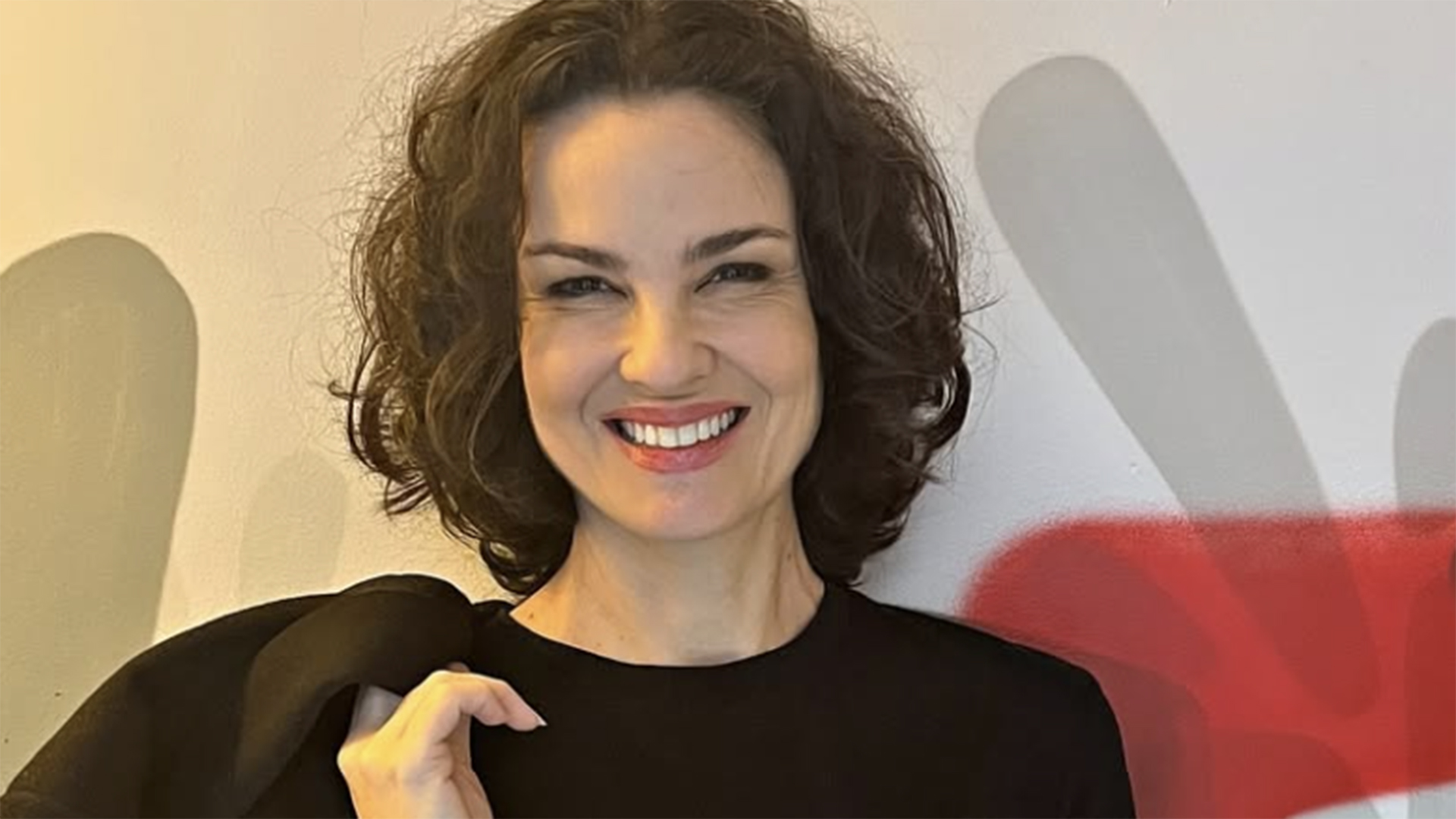 Carolina Kasting revela detalhes de como é a cozinha de seu apartamento