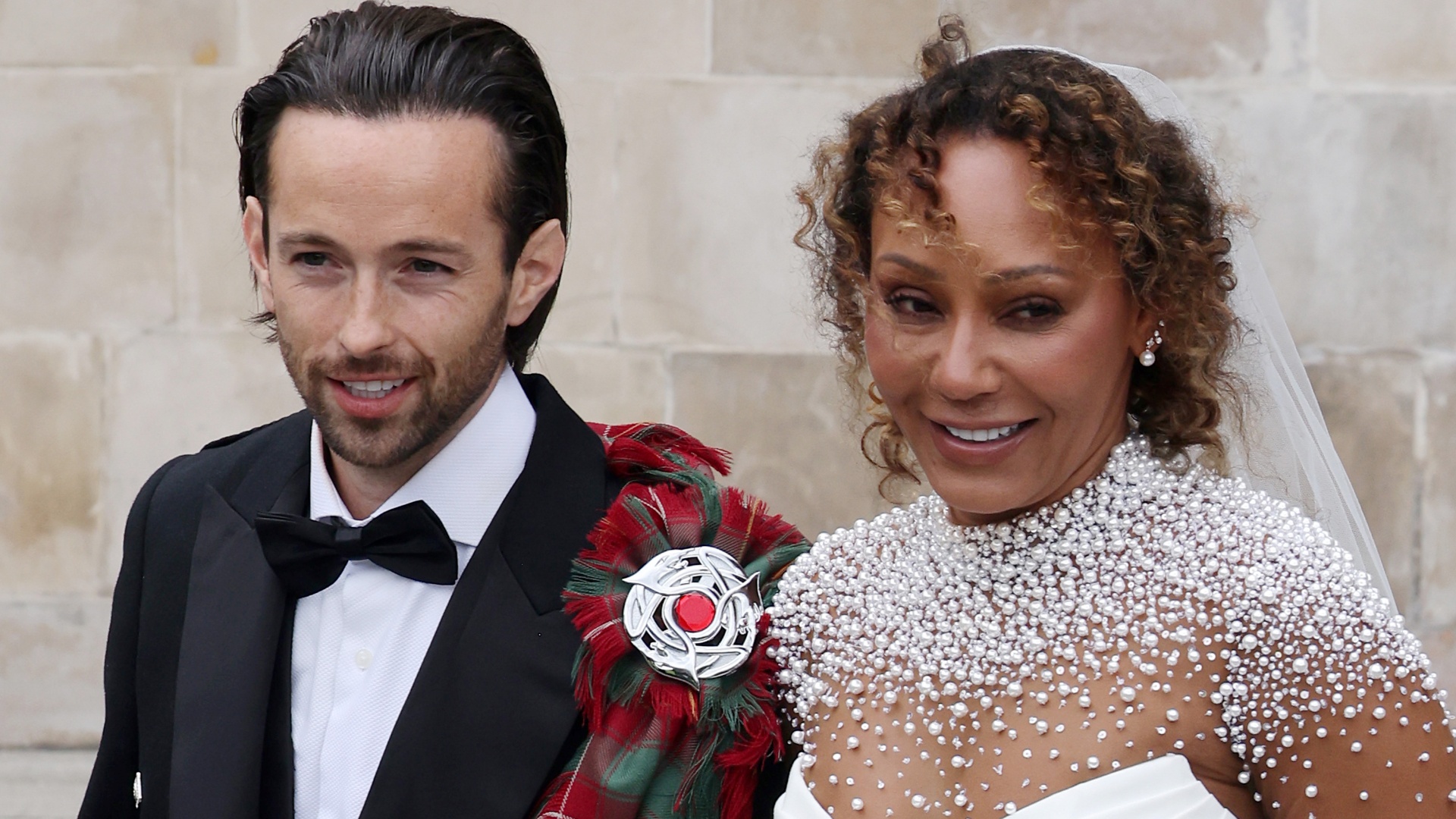 Ex-Spice Girl Mel B se casa com Rory McPhee em Londres