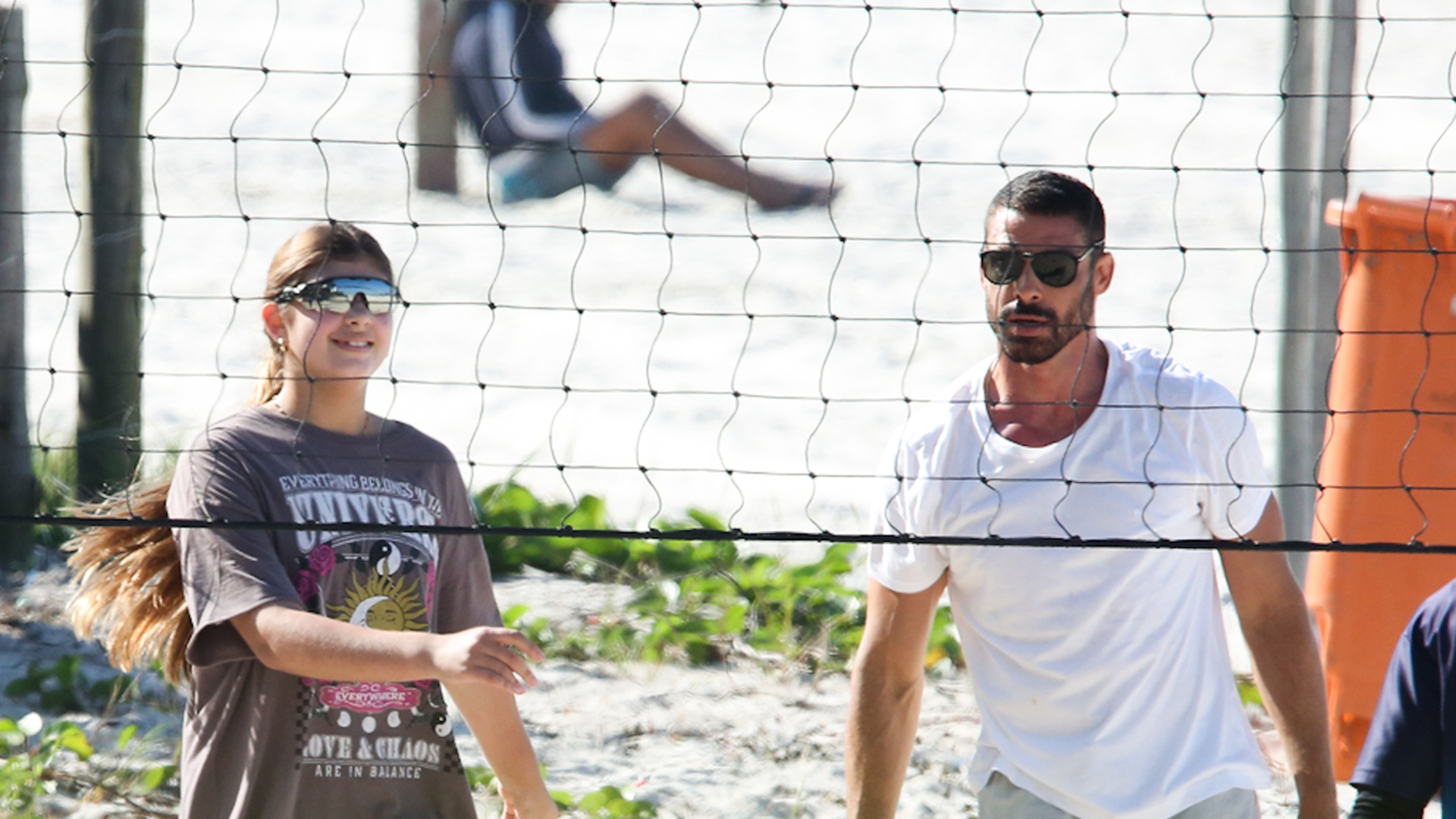 Cauã Reymond curte manhã ao ar livre com a filha, Sofia