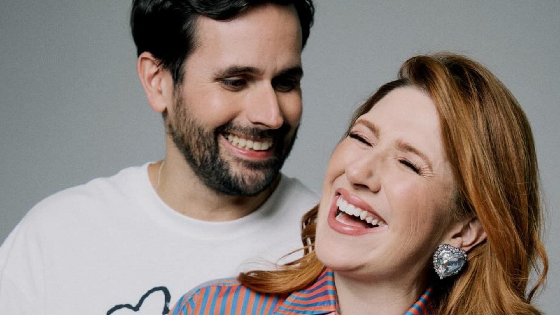 Dani Calabresa exibe o barrigão de grávida em novas fotos com o marido